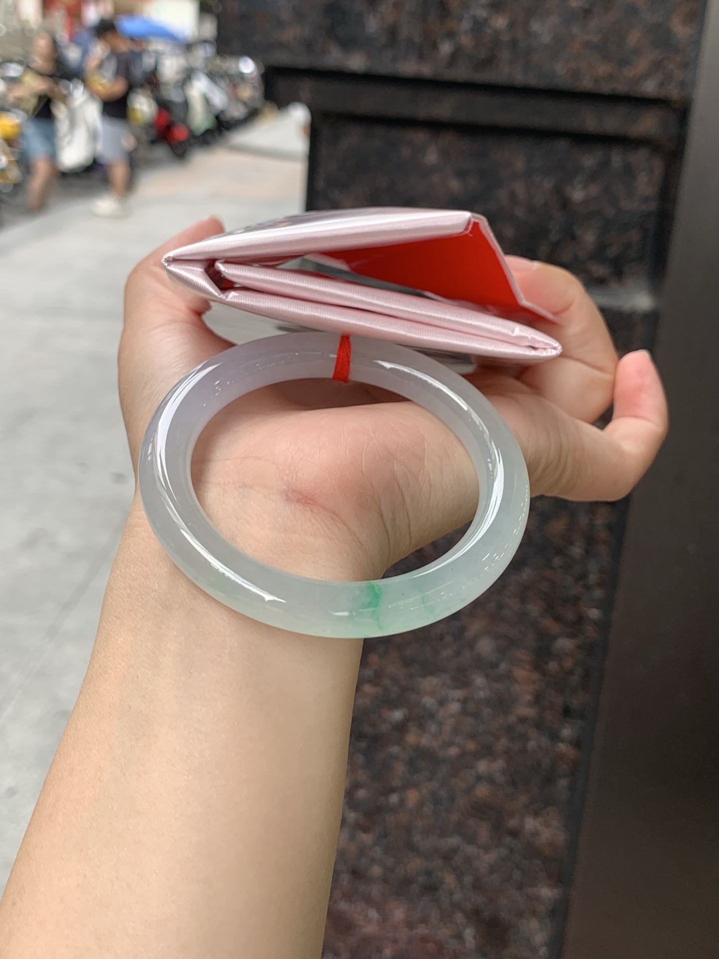 冰飘绿圆条 53-8.5-9 0619-N1014-1 打灯裂，不扣，有矿点，水头好，金丝绿花灵动飘逸