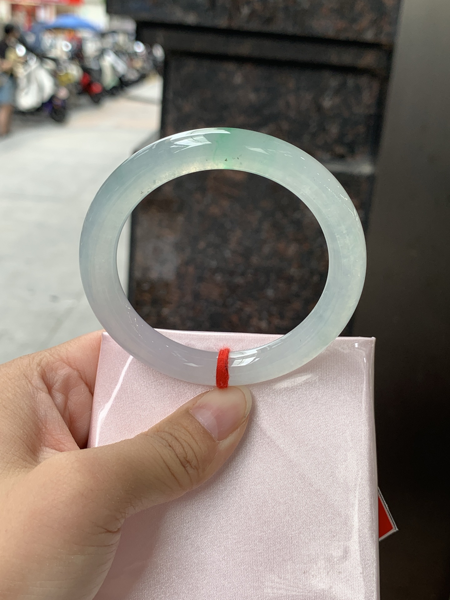 冰飘绿圆条 53-8.5-9 0619-N1014-1 打灯裂，不扣，有矿点，水头好，金丝绿花灵动飘逸