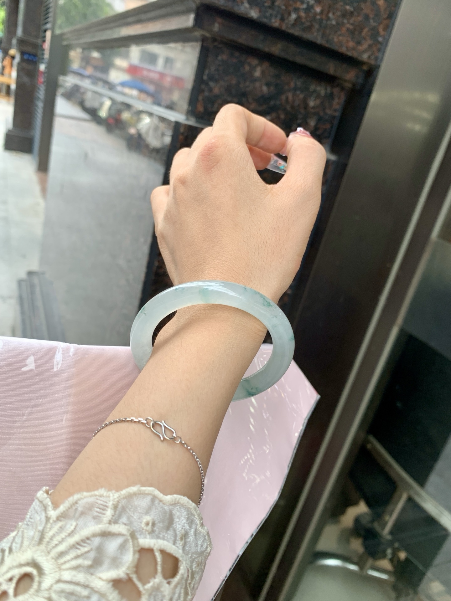冰飘花美人条 53.2-9.1-9 0619-N1036 打灯细纹，底妆水透起光，冰底中开出了朵朵兰花，飘花灵动飘逸，勾勒出一幅唯美诗意的山水意境画，古典优雅又秀气