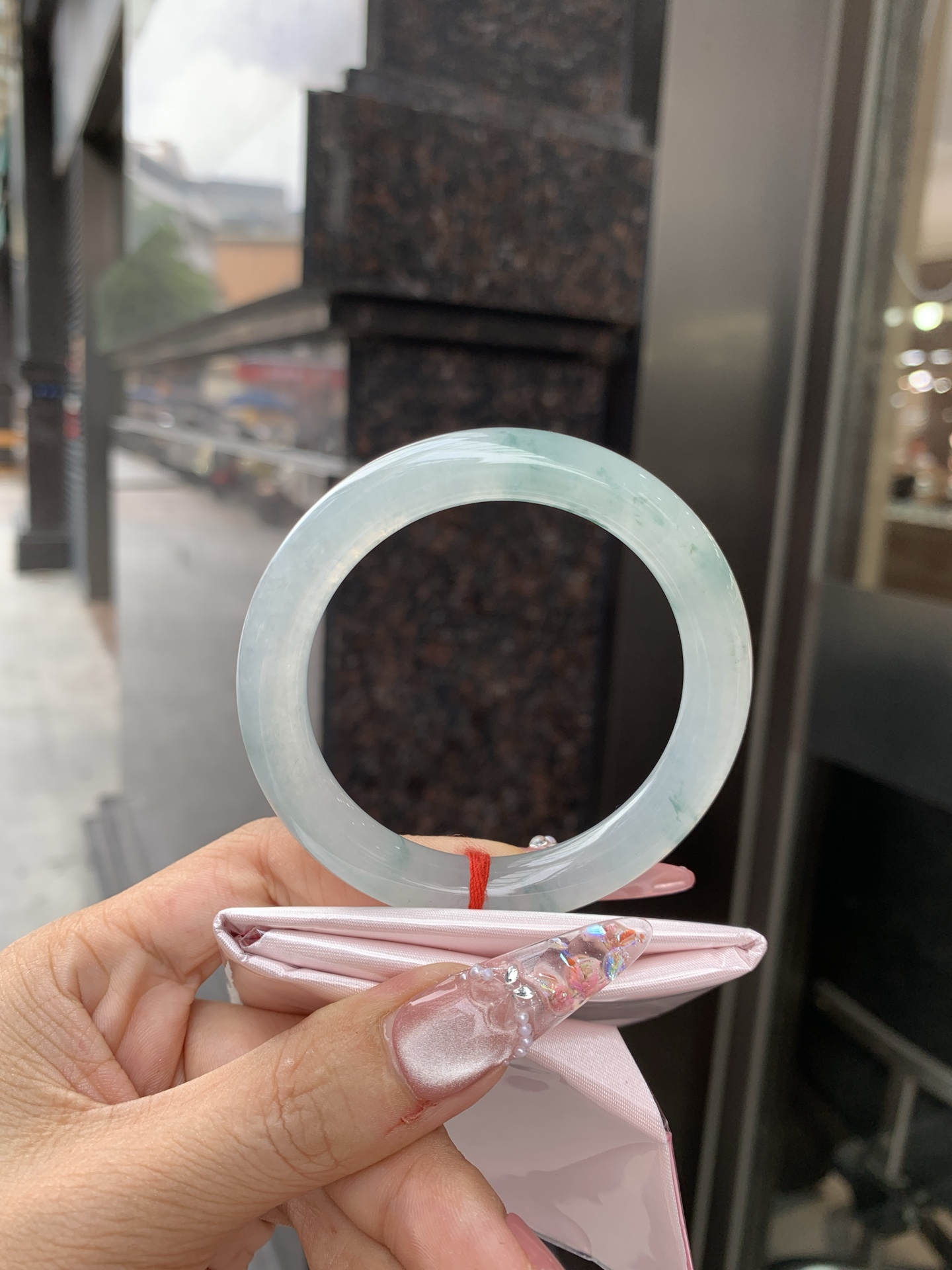 冰飘花美人条 53.2-9.1-9 0619-N1036 打灯细纹，底妆水透起光，冰底中开出了朵朵兰花，飘花灵动飘逸，勾勒出一幅唯美诗意的山水意境画，古典优雅又秀气