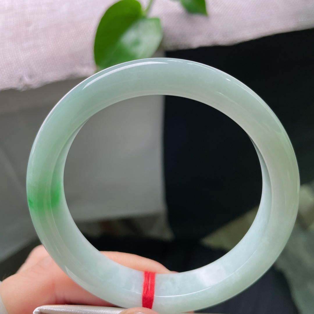 58.3/12.2/8，绿底正圈，一抹翠色点缀，低调中透露着一丝张扬，无裂，ss54896a