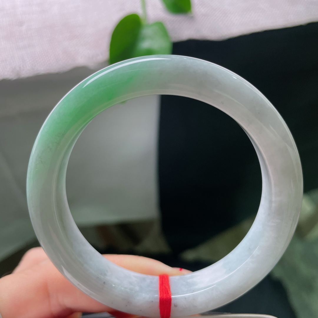54.9/11.6/8.6，飘绿正圈，水头好，种老，佩戴温柔优雅，撒乌鸡，皮纹，ss54924a