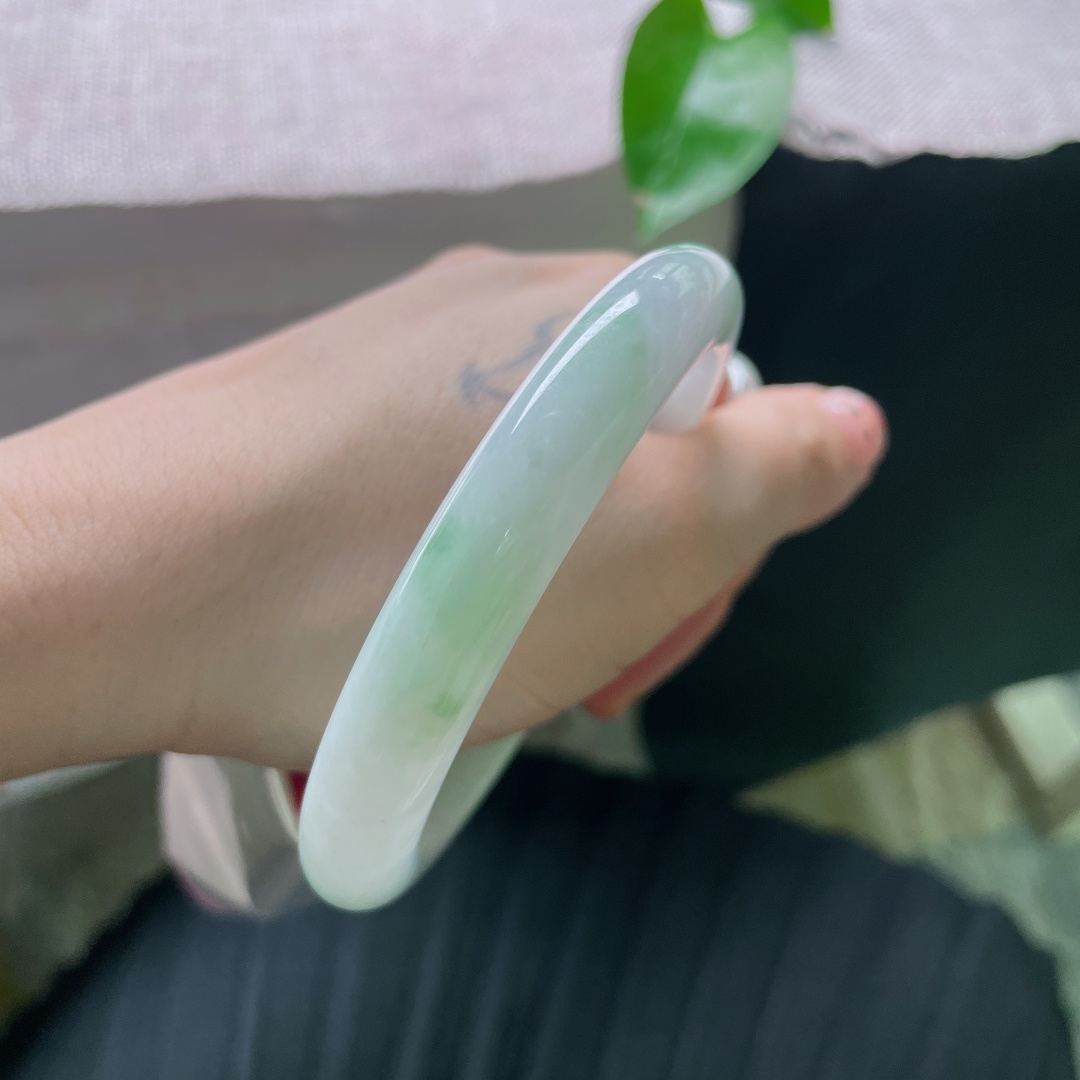 60.8/10.7/8.3淡春彩正圈，窄条，秀水润细腻，清雅，秀丽，无裂，ss54791a