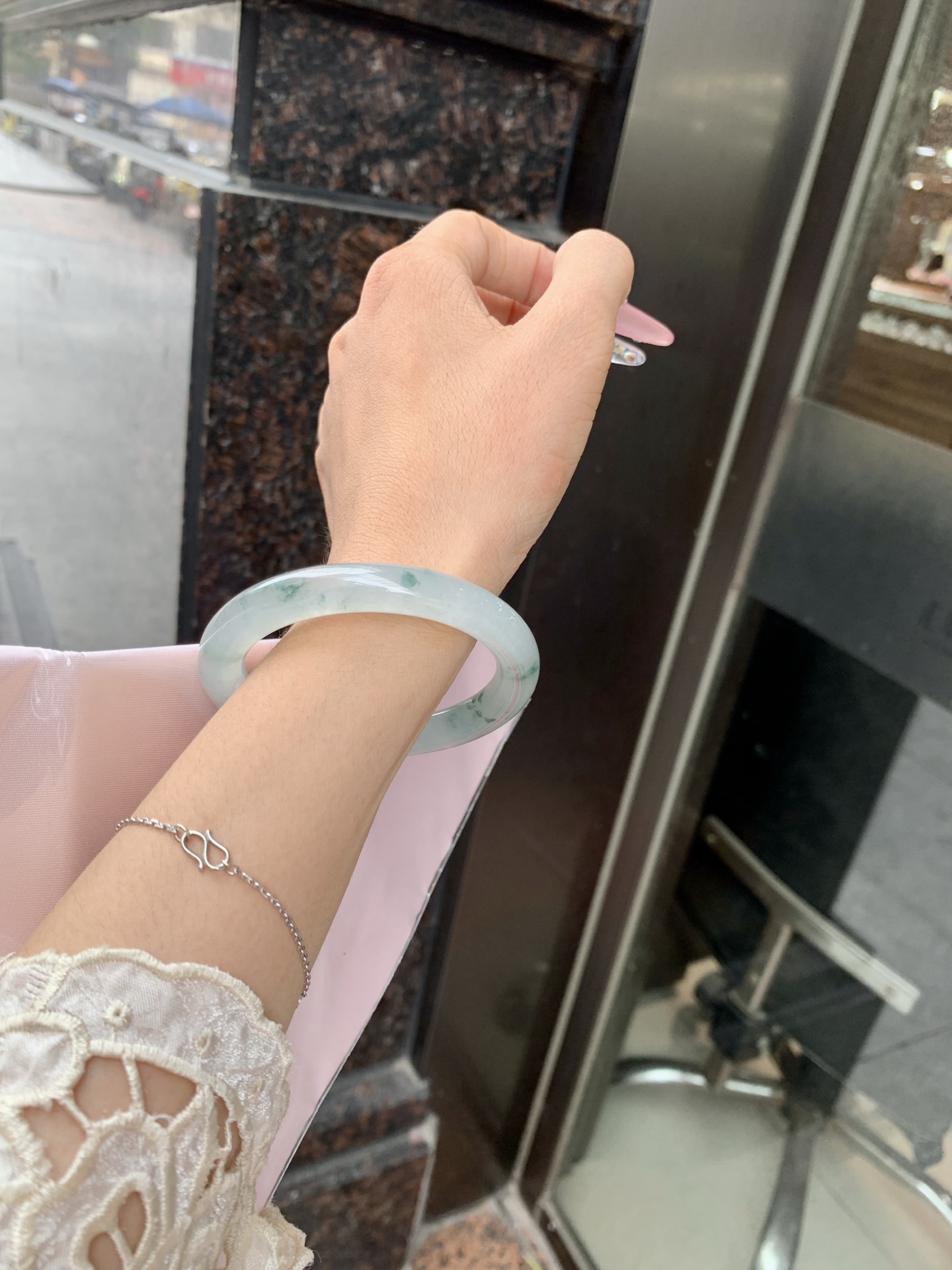 冰飘花美人条 53.2-9.1-9 0619-N1036 打灯细纹，底妆水透起光，冰底中开出了朵朵兰花，飘花灵动飘逸，勾勒出一幅唯美诗意的山水意境画，古典优雅又秀气