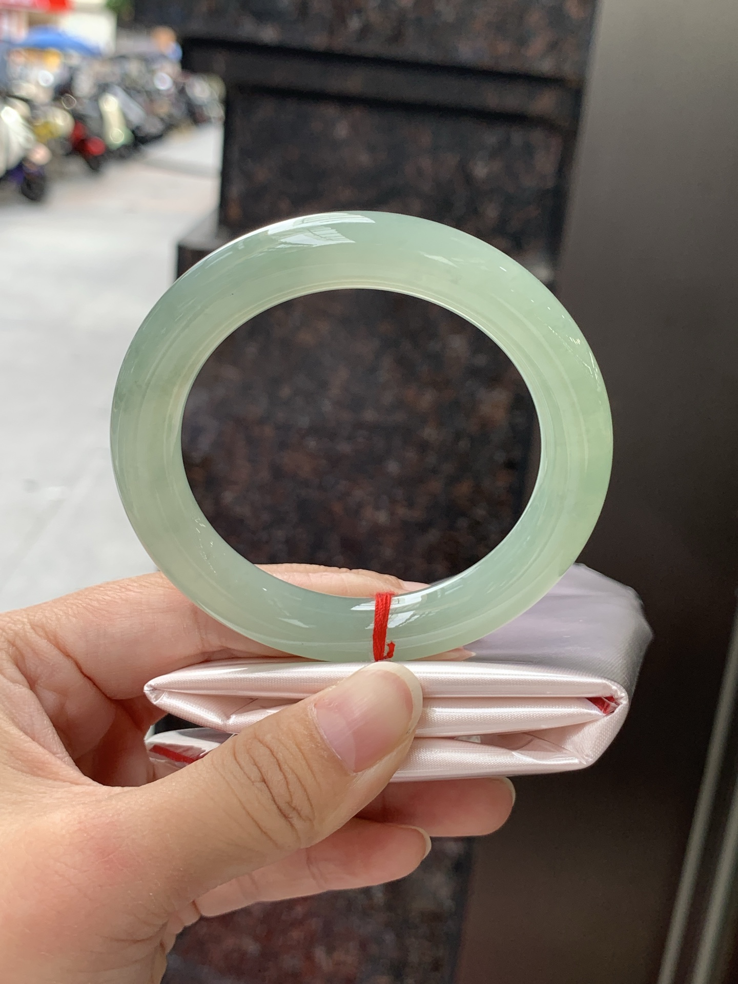 葡萄肉圆条 0619-WL-423 打灯裂，不扣，底妆冰润细腻，满圈葡萄肉甜美清新，鲜嫩多汁，水头好到快要溢出来