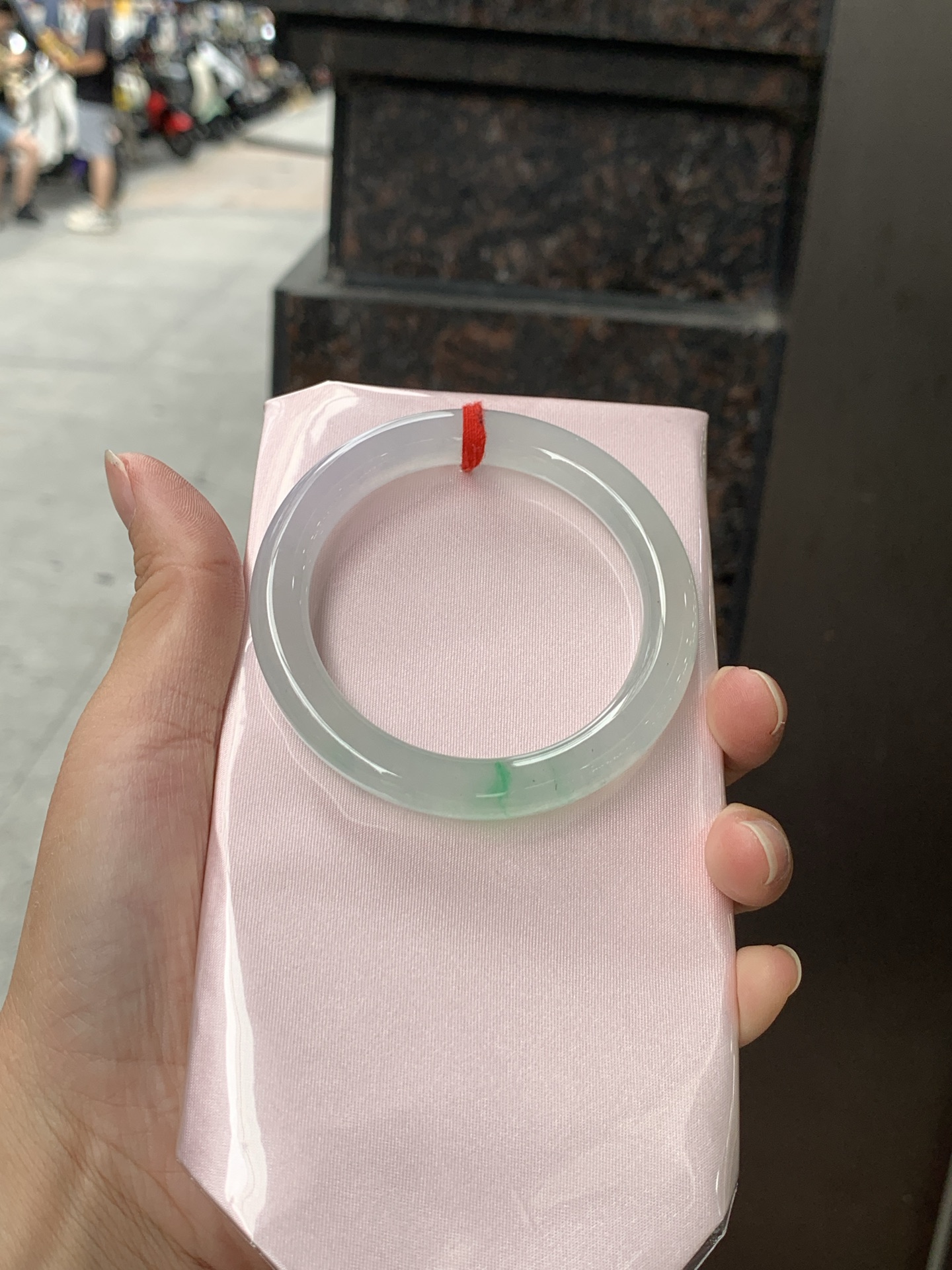 冰飘绿圆条 53-8.5-9 0619-N1014-1 打灯裂，不扣，有矿点，水头好，金丝绿花灵动飘逸