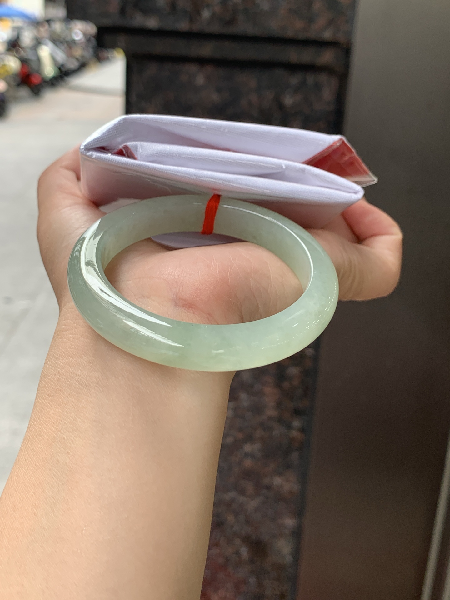 葡萄肉正圈 52.9-10.3-8.3 0619-WL-223，底妆冰润细腻，满圈葡萄肉甜美清新，鲜嫩多汁，水头好到快要溢出来