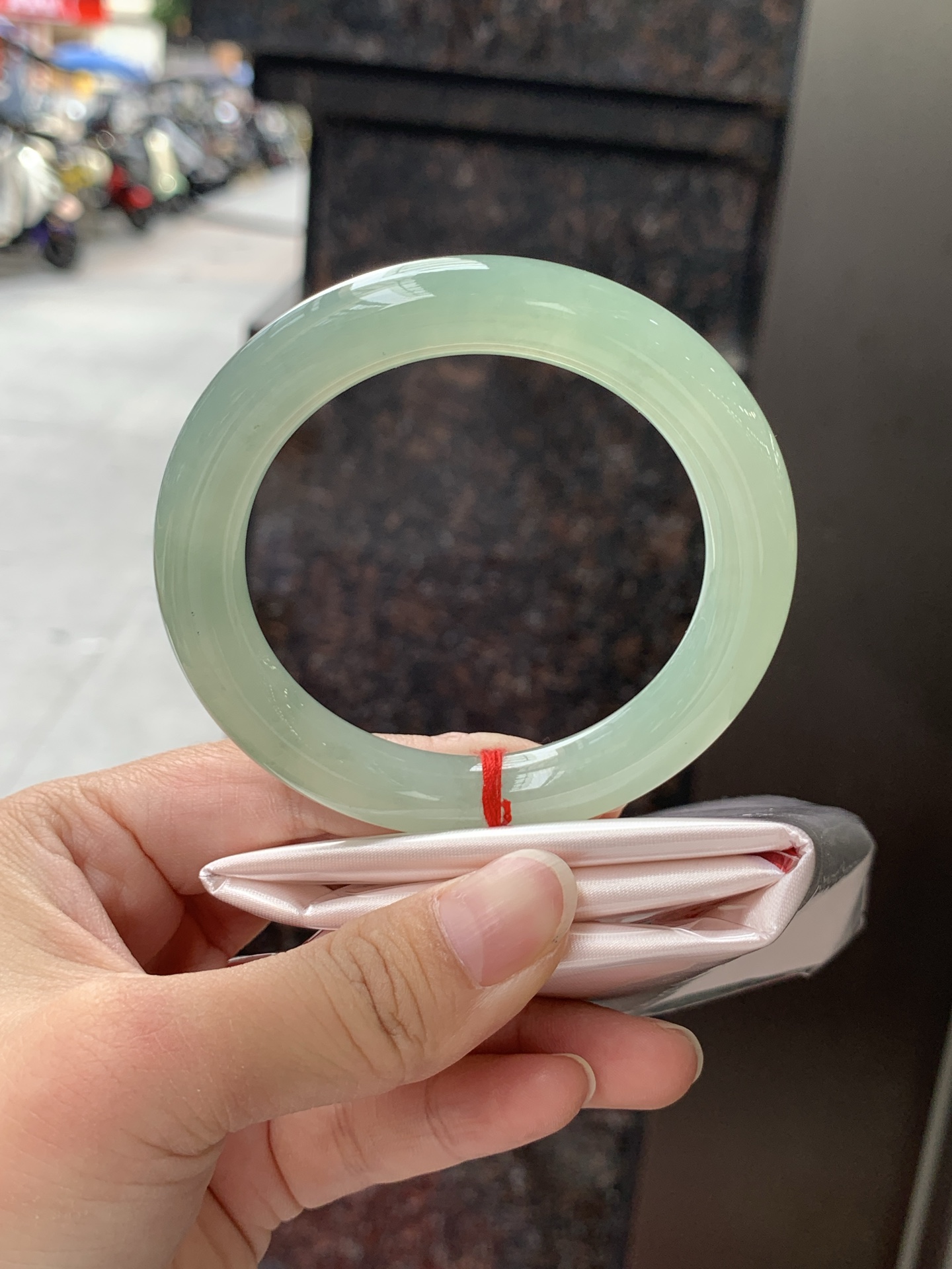 葡萄肉圆条 0619-WL-423 打灯裂，不扣，底妆冰润细腻，满圈葡萄肉甜美清新，鲜嫩多汁，水头好