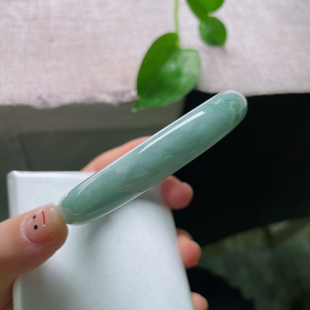 62.8/12/8，蓝底正圈，大圈口，水润，清爽自然，落落大方，有棉线，ss54996a