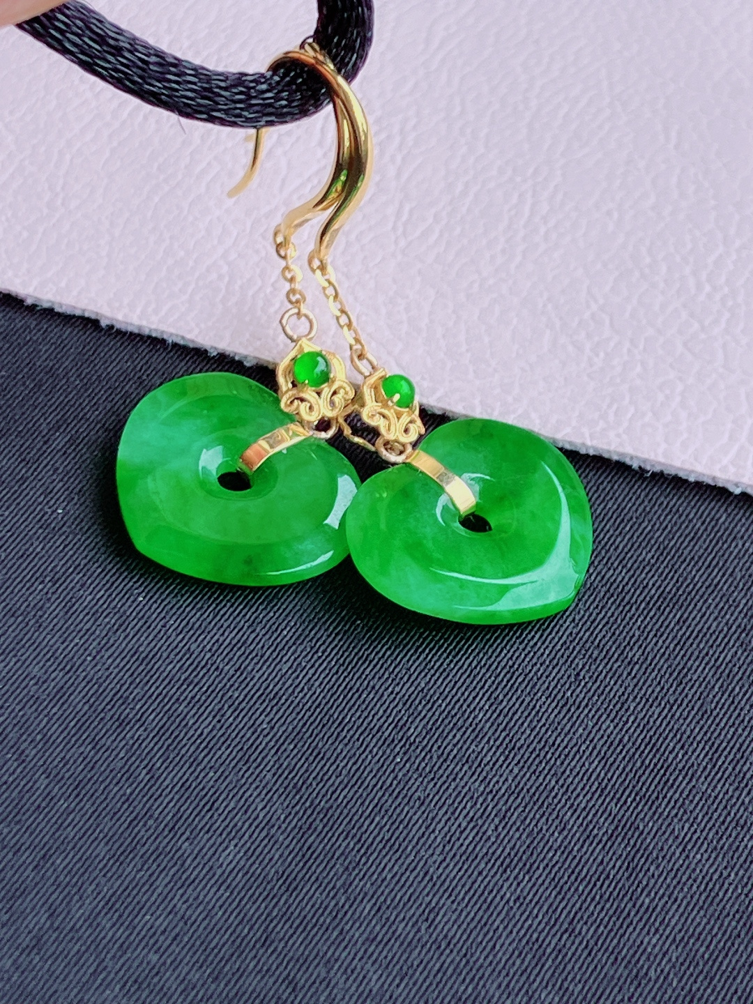 阳绿心心耳环，简约时尚，尺寸37/13/11/2/自然光实拍