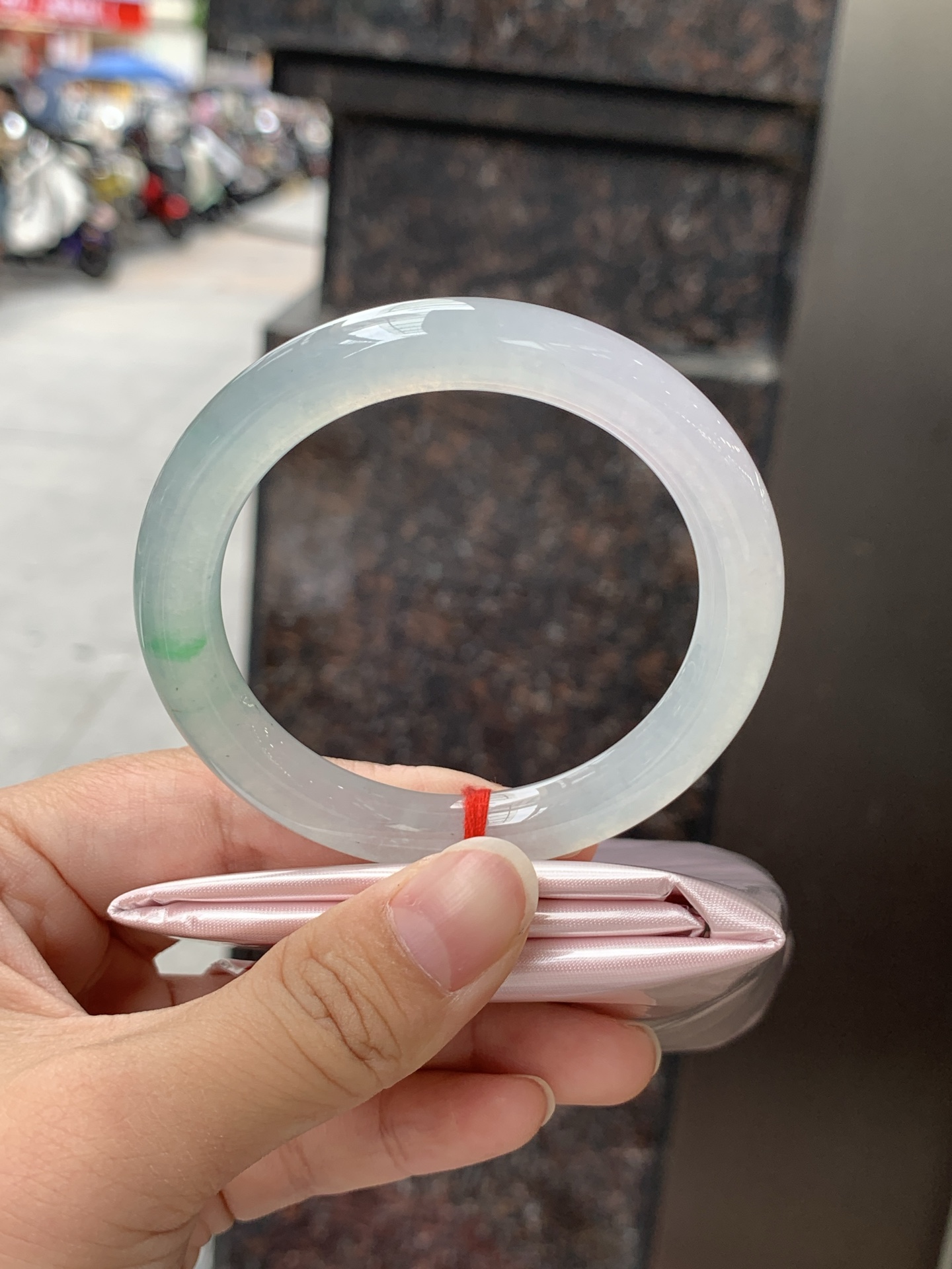 冰飘绿圆条 53-8.5-9 0619-N1014-1 打灯裂，不扣，有矿点，水头好，金丝绿花灵动飘逸