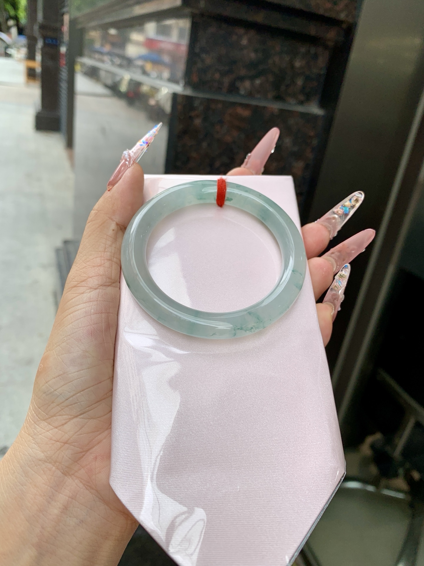 冰飘花美人条 53.2-9.1-9 0619-N1036 打灯细纹，底妆水透起光，冰底中开出了朵朵兰花，飘花灵动飘逸，勾勒出一幅唯美诗意的山水意境画，古典优雅又秀气