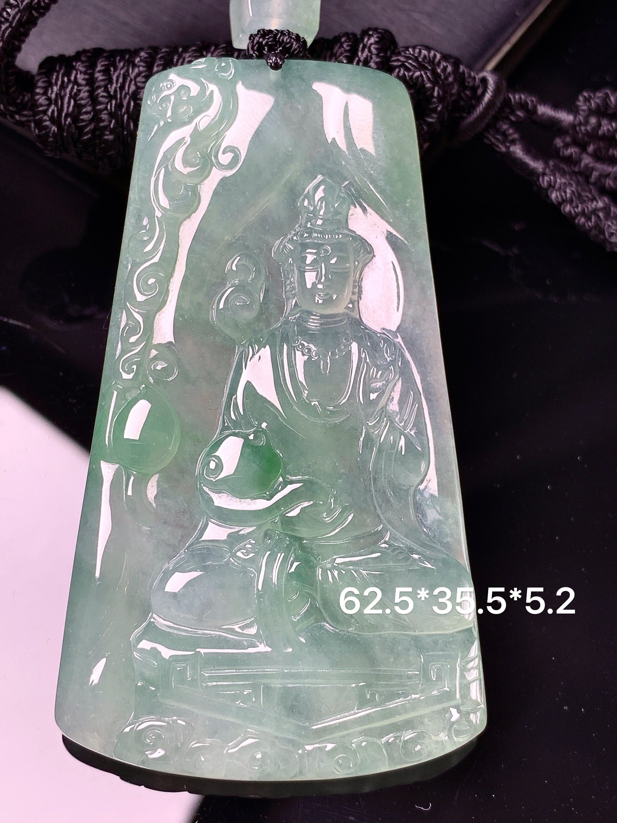 冰种飘绿观音菩萨吊坠 玉质细腻 色泽艳丽清新 整体尺寸62.5*35.5*5.2 L1