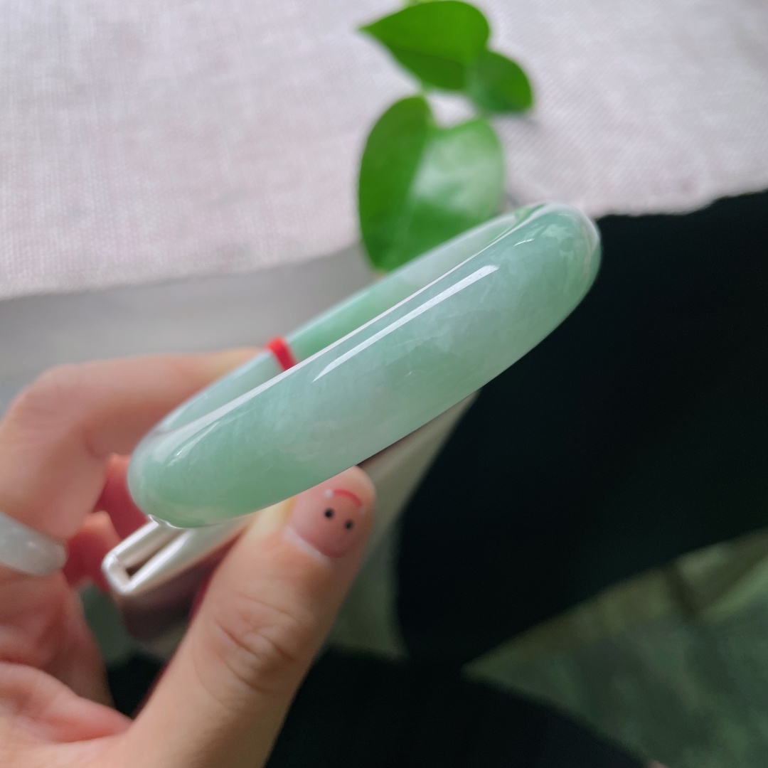 55.9/12.3/7.6，浅绿底正圈，颜色清爽，佩戴甜美可人，显白减龄，皮纹，ss54815a