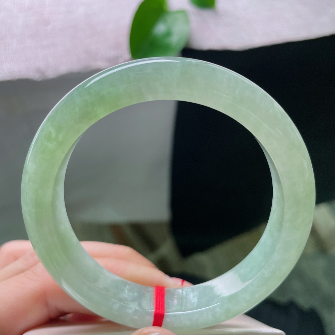 57/12.5/8.8，果冻绿正圈，种老水足，颜色清丽脱俗，减龄必备，晶体，ss54981a