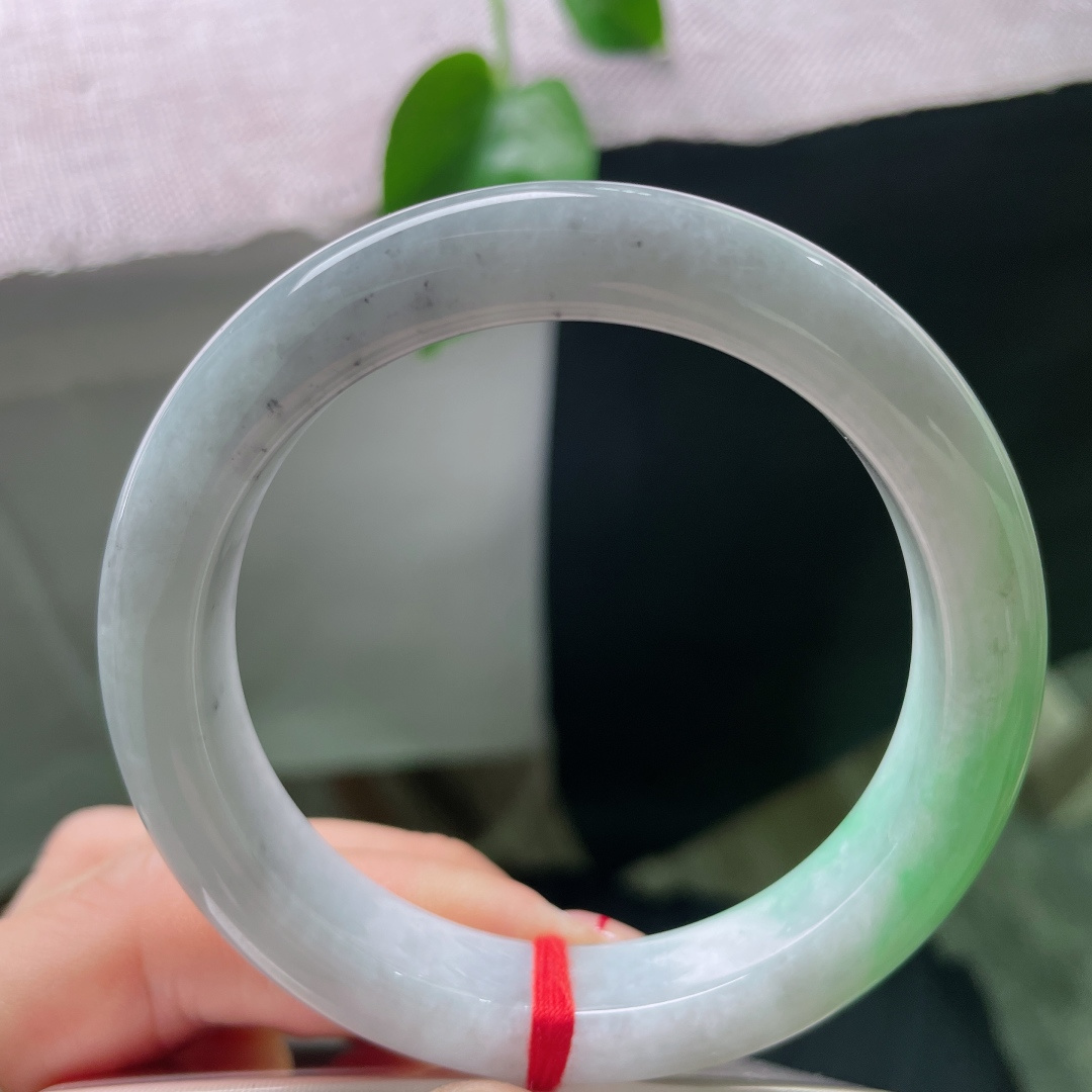 54.9/11.6/8.6，飘绿正圈，水头好，种老，佩戴温柔优雅，撒乌鸡，皮纹，ss54924a