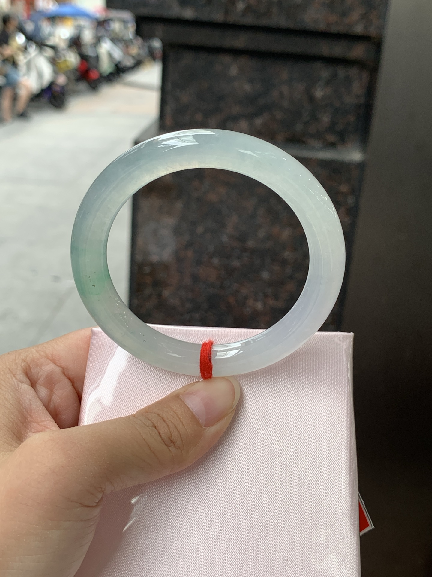 冰飘绿圆条 53-8.5-9 0619-N1014-1 打灯裂，不扣，有矿点，水头好，金丝绿花灵动飘逸