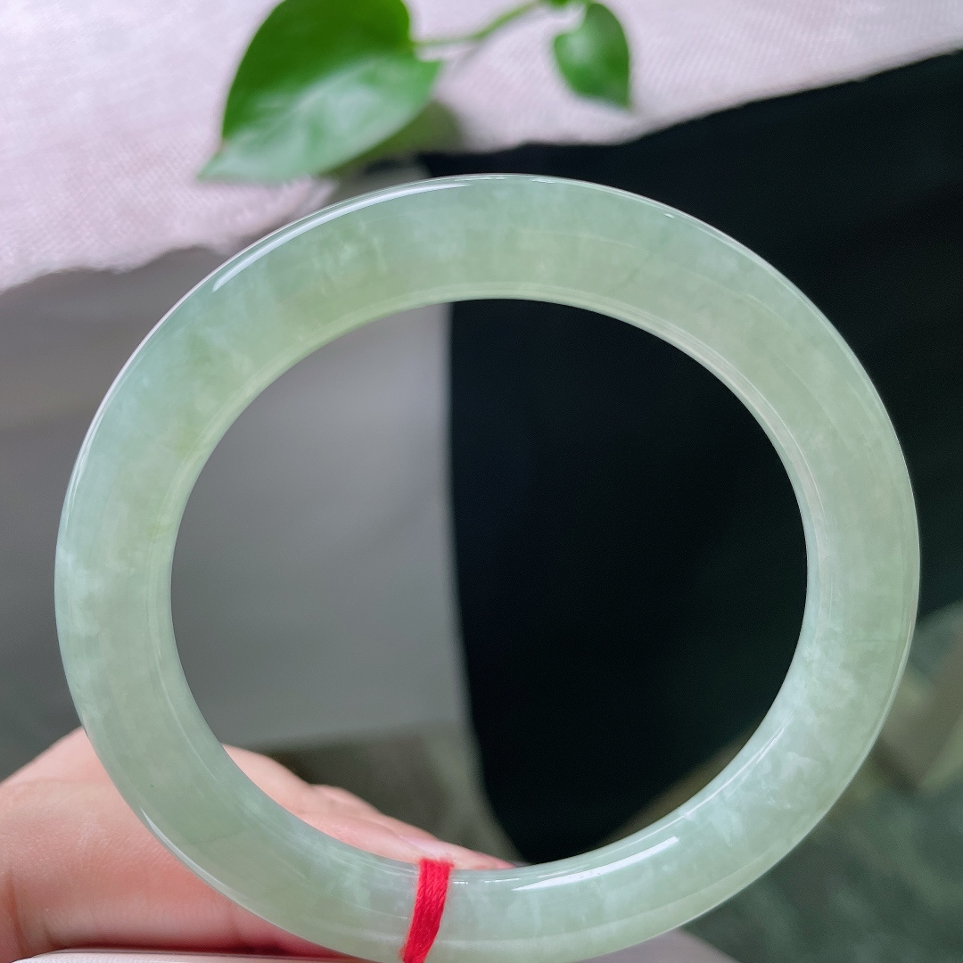 55.4/8.7，果绿底圆条，水头好，种老，颜色分布均匀，上手秀气，晶体，ss54986a