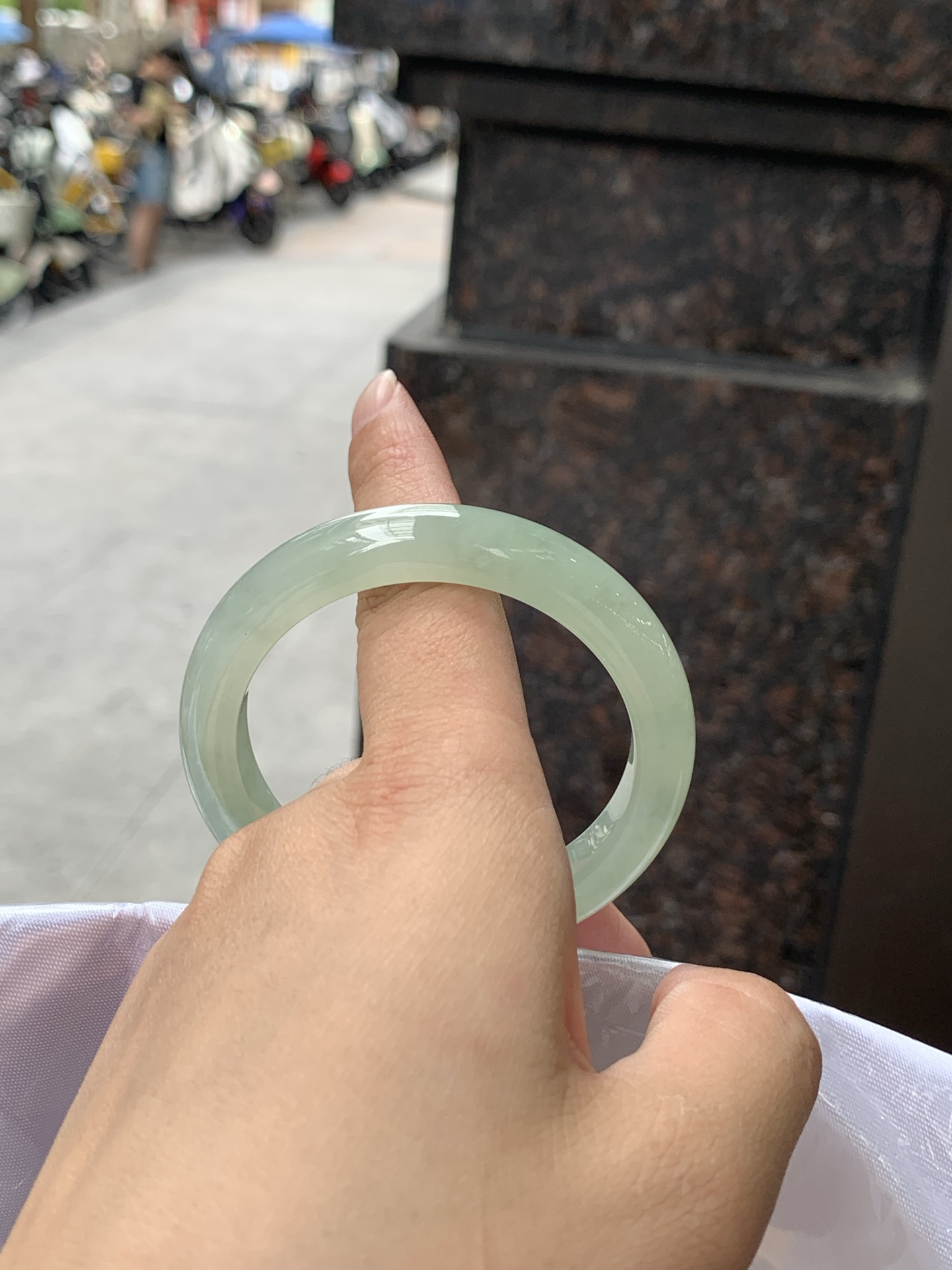 葡萄肉正圈 52.9-10.3-8.3 0619-WL-223，底妆冰润细腻，满圈葡萄肉甜美清新，鲜嫩多汁，水头好到快要溢出来