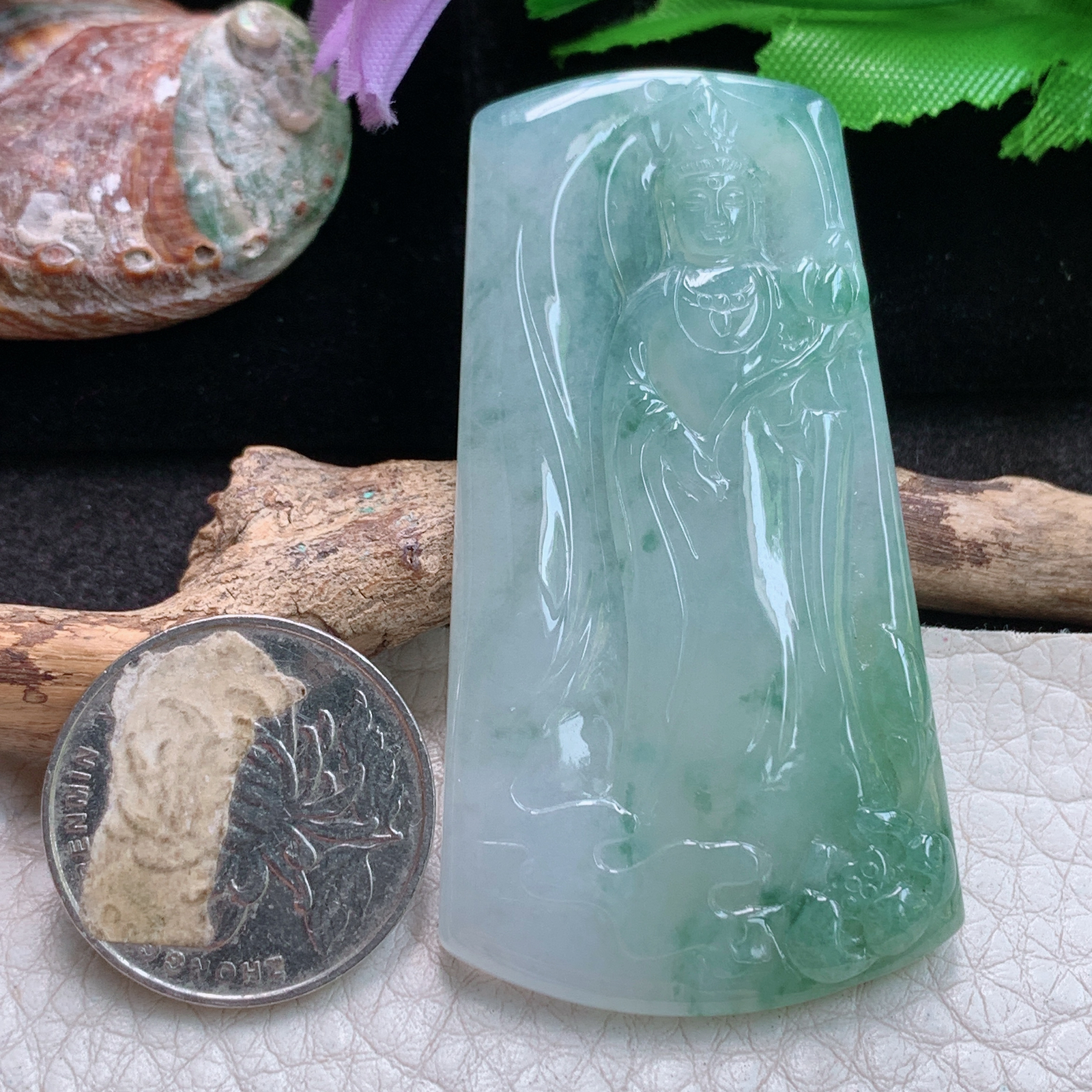 Lz实拍63.5*33.7*5.3缅甸翡翠冰飘花持莲观音 自在观音玉吊坠 玉挂件