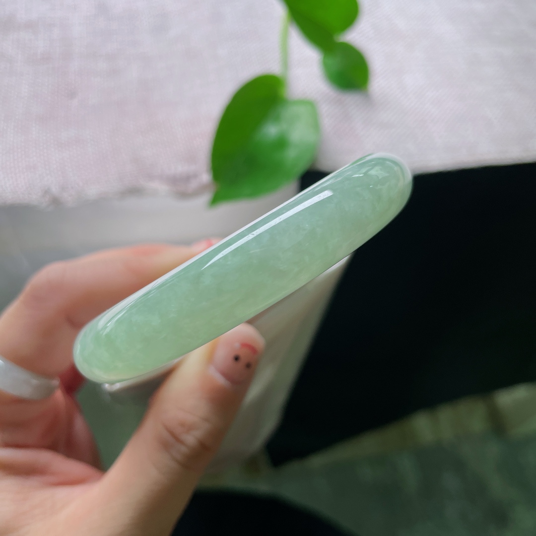 57/12.5/8.8，果冻绿正圈，种老水足，颜色清丽脱俗，减龄必备，晶体，ss54981a