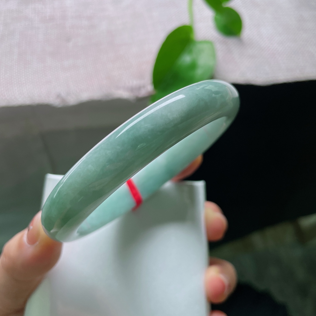 62.8/12/7.8，淡蓝底正圈，大圈口，水头好，种老，肉质细腻干净，无裂，ss55008a
