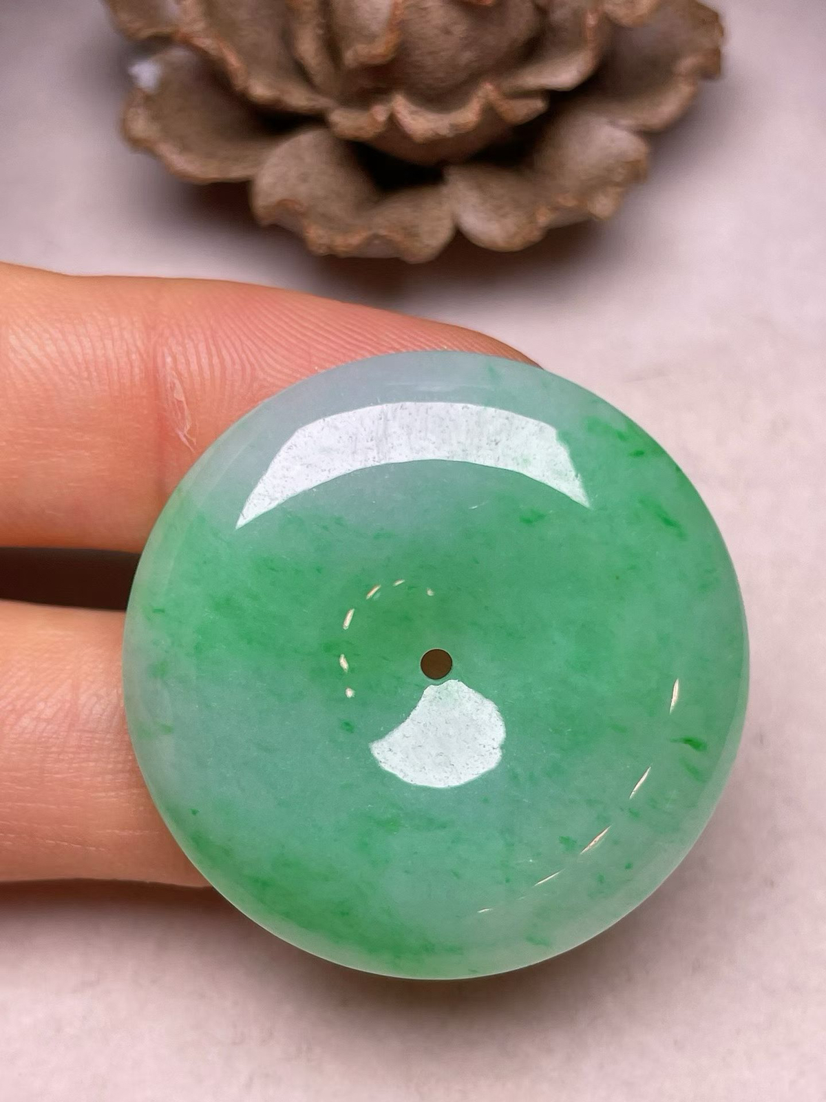 冰糯种飘绿【平安扣】吊坠，种水好、玉质细腻 ，卖相好‘