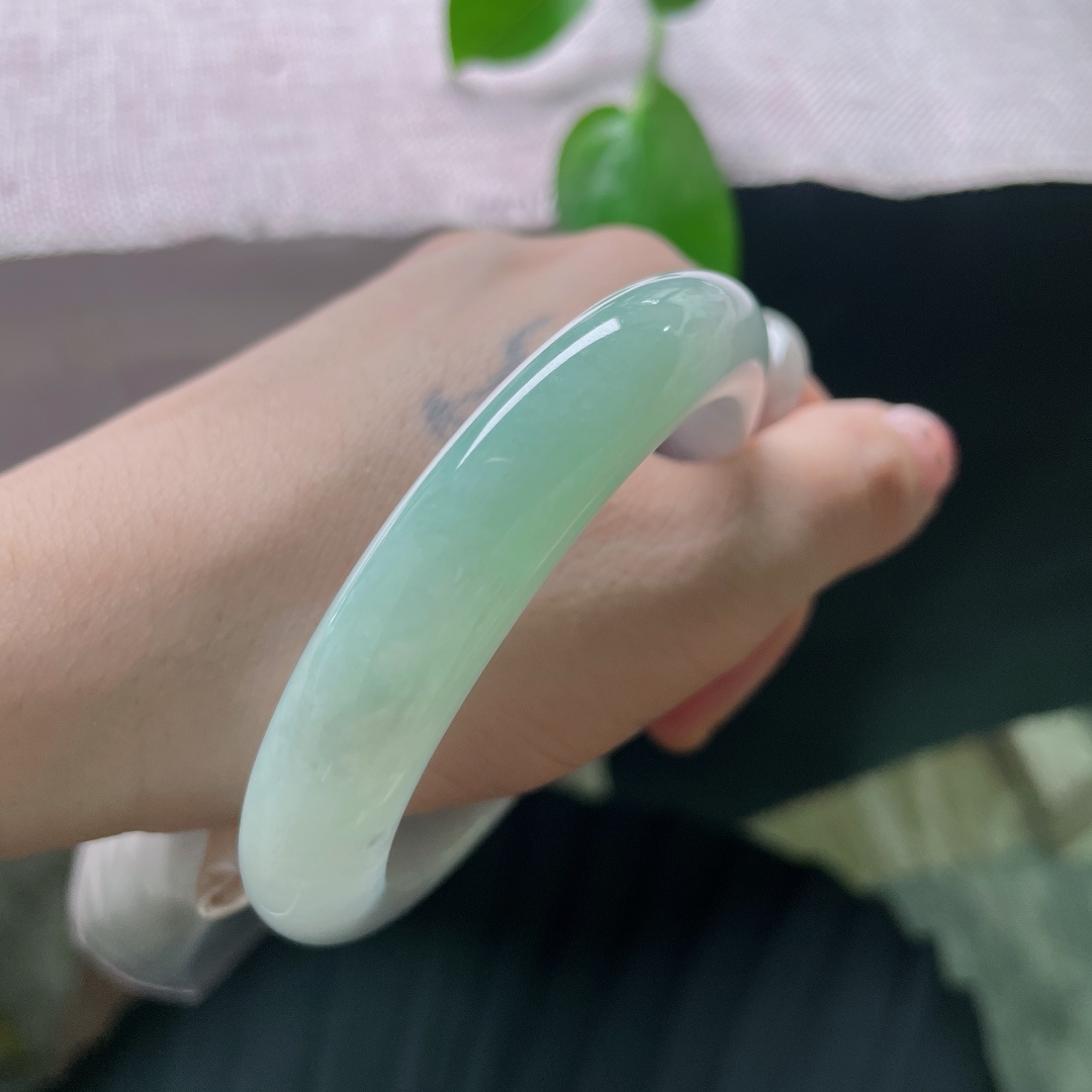 绿底正圈，水润细腻，半山水有相逢，意境感，贵气，无裂，ss54935a