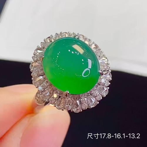 18k金+钻玻璃种阳绿蛋面戒指，饱满大气起荧光，款式时尚百搭，无裂，17.8-16.1-13.2