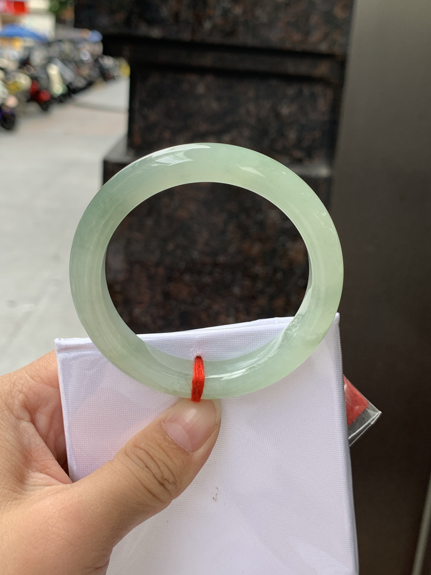 葡萄肉正圈 52.9-10.3-8.3 0619-WL-223，底妆冰润细腻，满圈葡萄肉甜美清新，鲜嫩多汁，水头好到快要溢出来