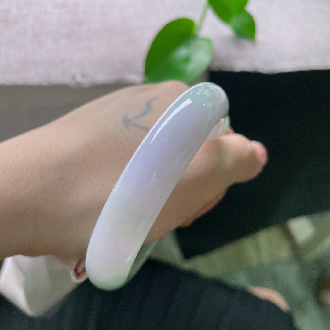 56.8/12.7/8，正圈，水润细腻，种老，这世间最好的运气，不过是紫气东来，绿意常青。有纹，ss54844a