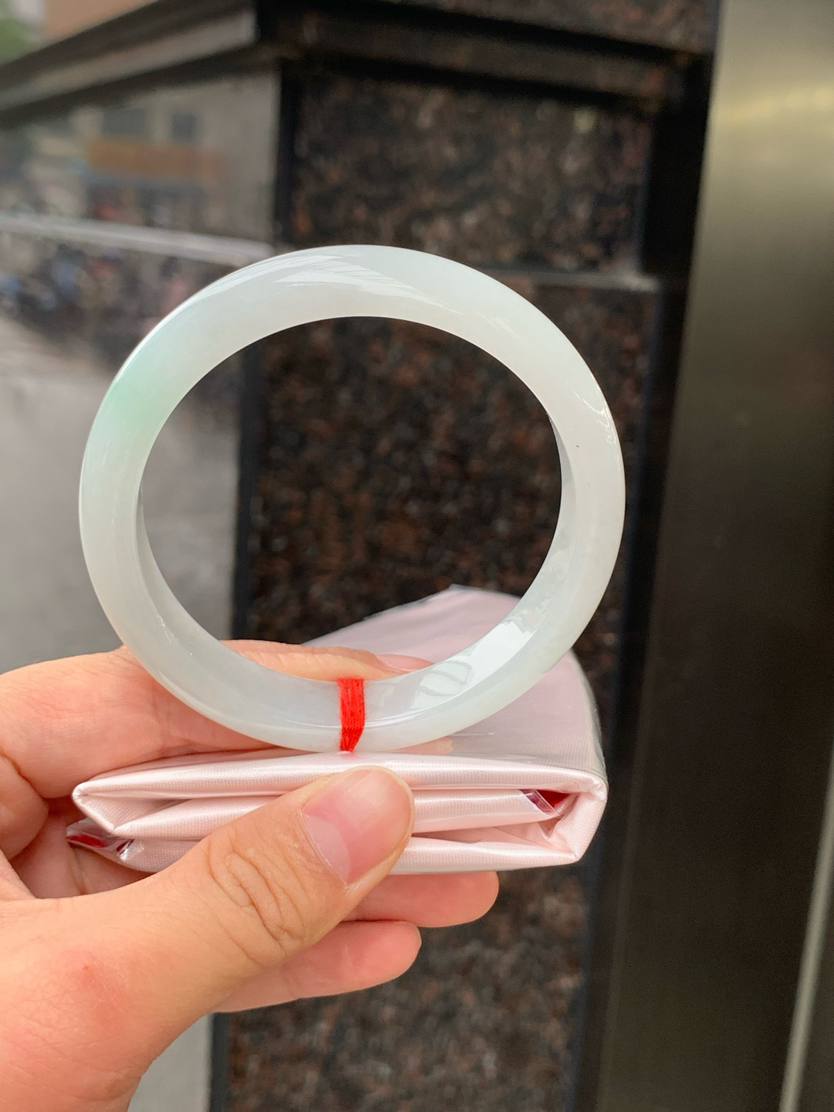 59.2-12.8-7.9
底妆细腻干净飘一抹绿花，清新淡雅，上手简单耐看。