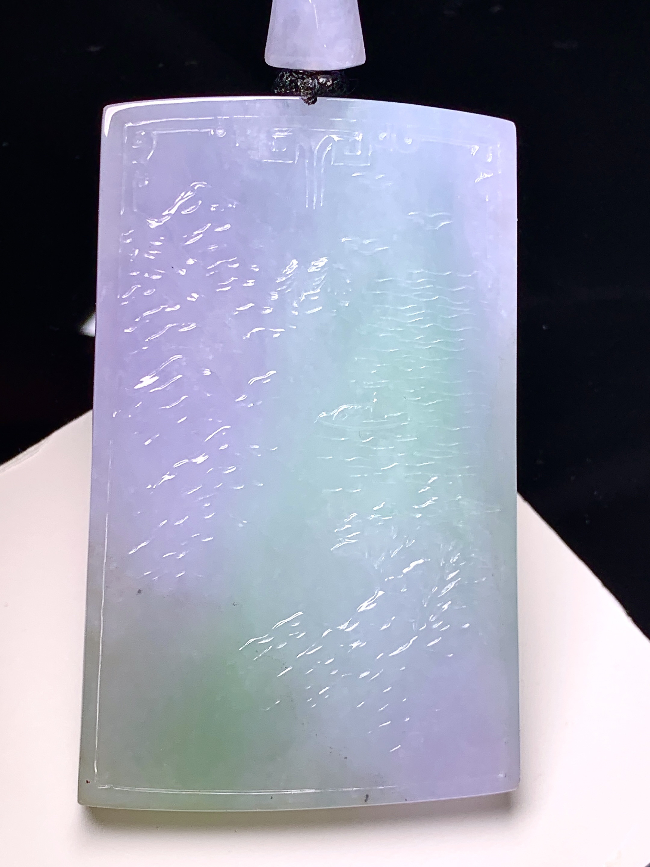 淡春彩山水牌子吊坠 玉质细腻 色泽艳丽清新 整体尺寸61.5*38.6*5.3 L1