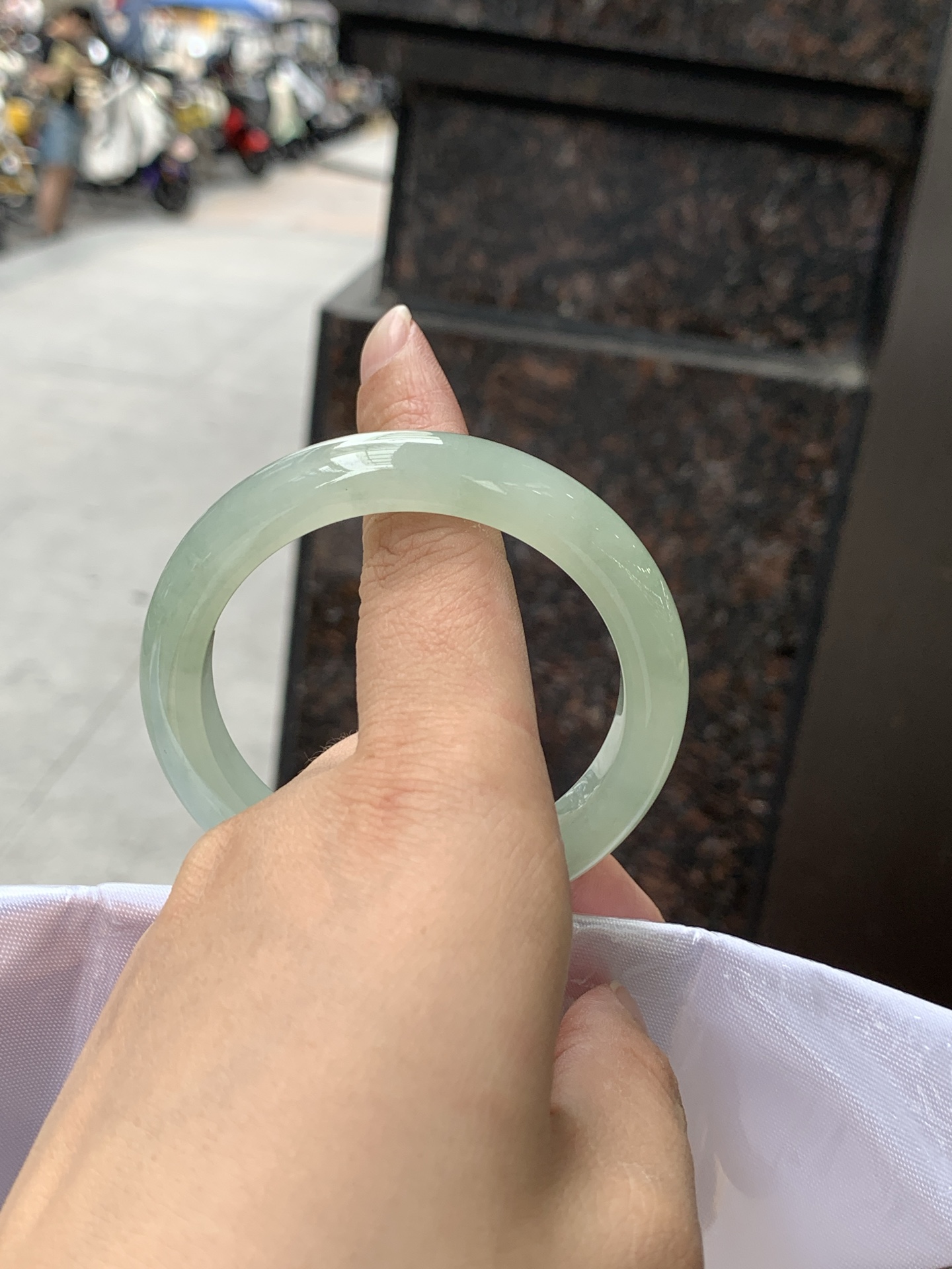 葡萄肉正圈 52.9-10.3-8.3 0619-WL-223，底妆冰润细腻，满圈葡萄肉甜美清新，鲜嫩多汁，水头好到快要溢出来