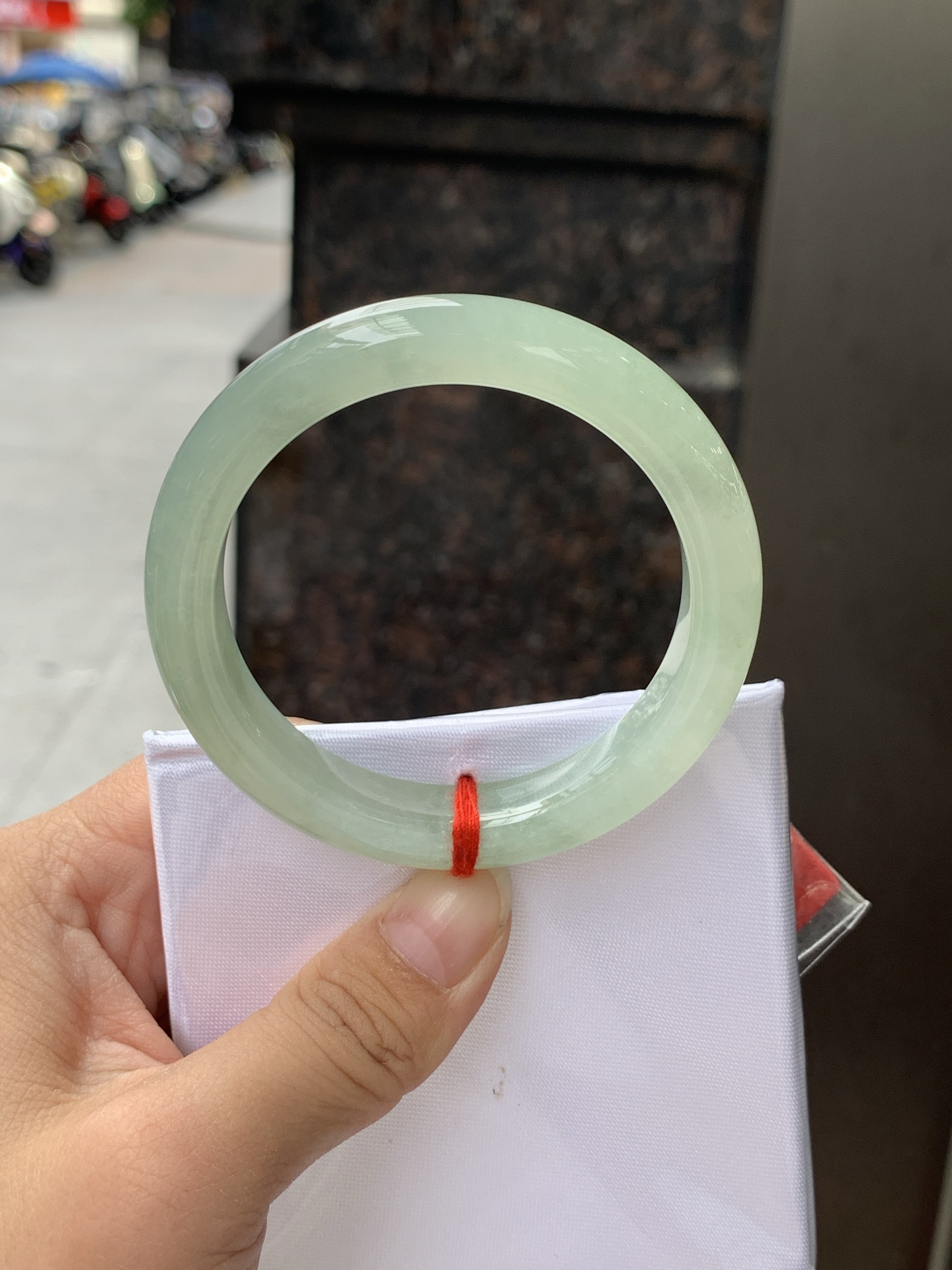 葡萄肉正圈 52.9-10.3-8.3 0619-WL-223，底妆冰润细腻，满圈葡萄肉甜美清新，鲜嫩多汁，水头好到快要溢出来