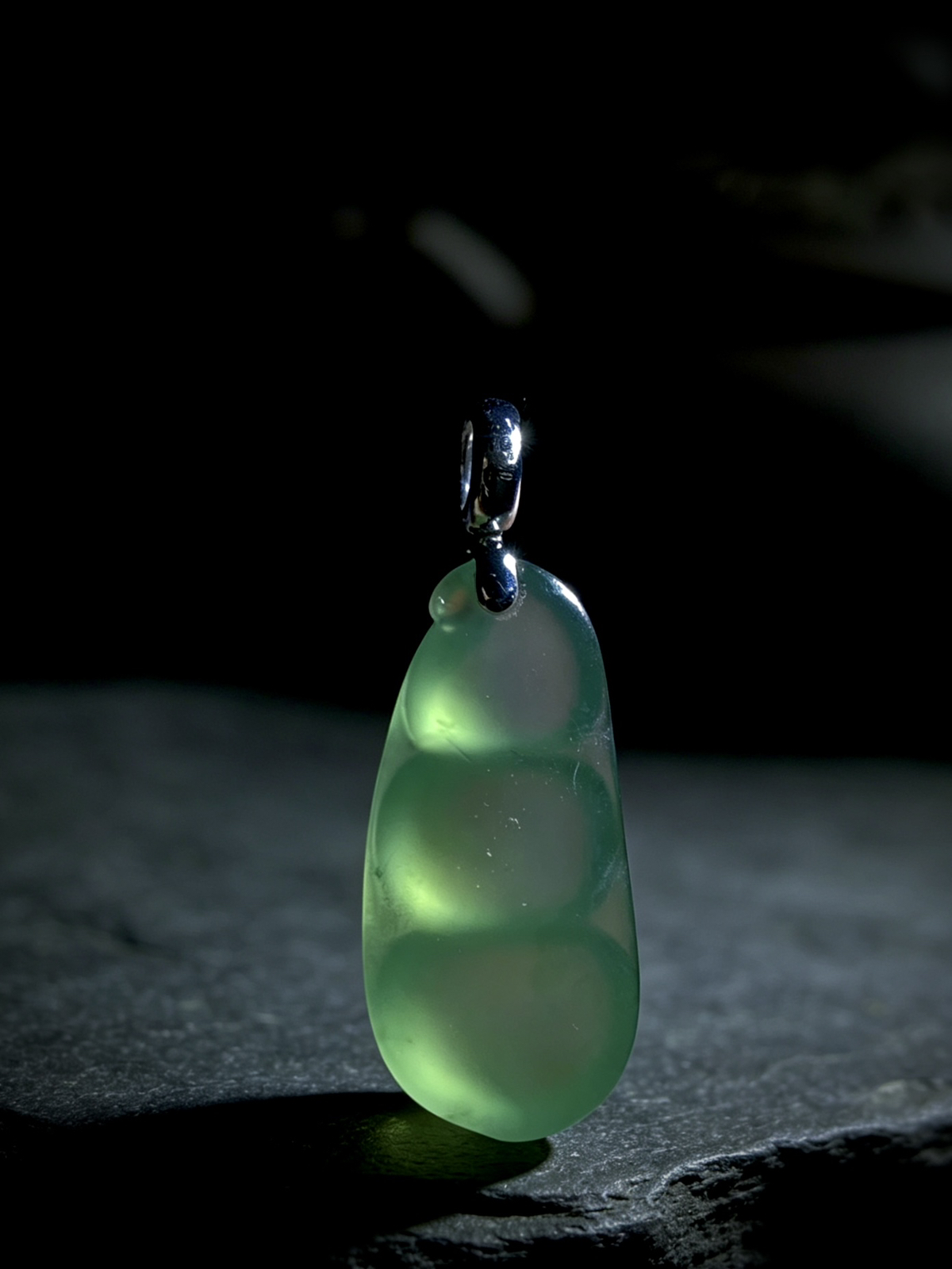 四季平安，豆子，
38.5-裸石30-14.5-6.5mm，5.41g，
18K金，南非钻，