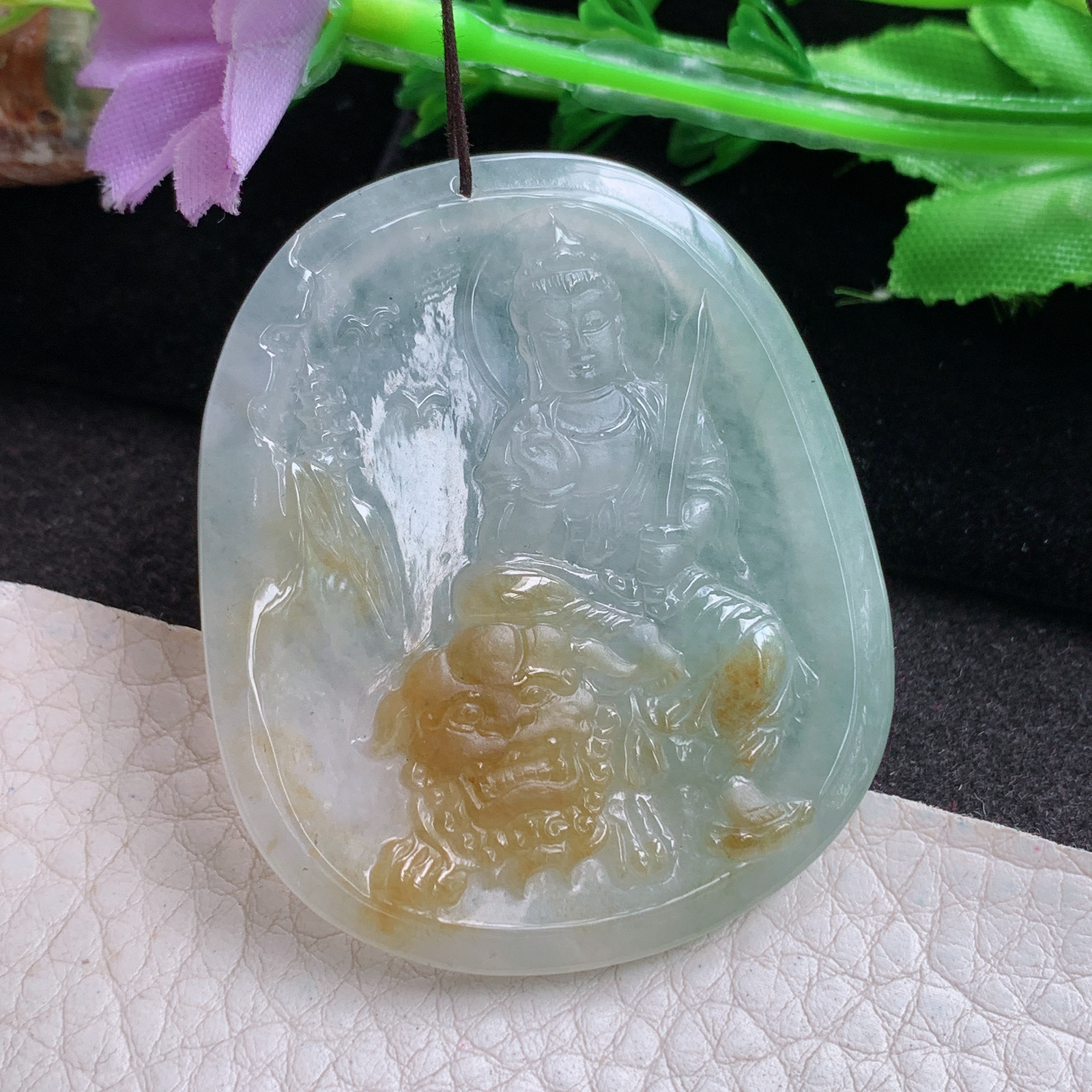 py实拍49.6*42*4.8缅甸翡翠俏金色巧雕文殊观音菩萨班吊坠
