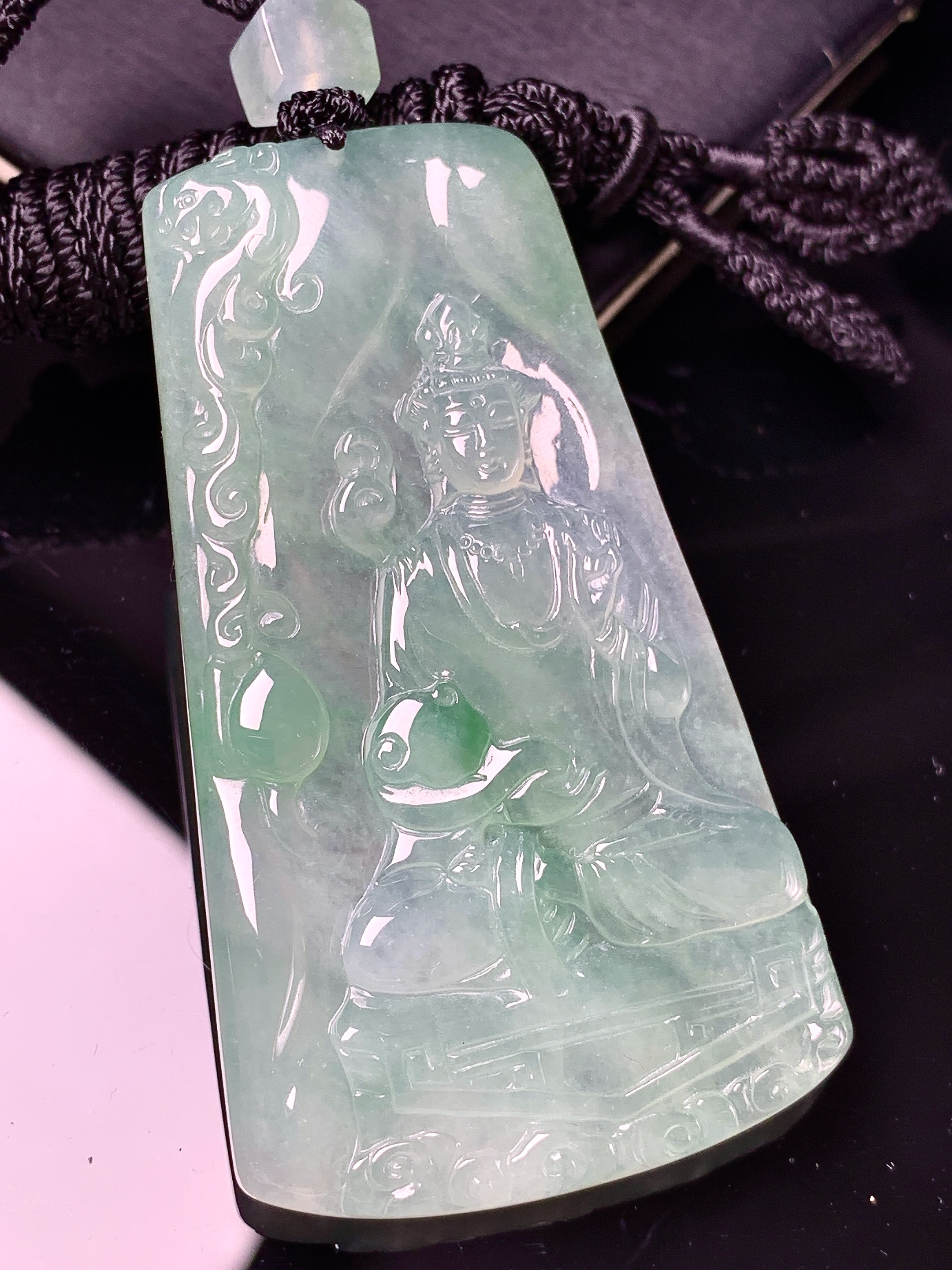 冰种飘绿观音菩萨吊坠 玉质细腻 色泽艳丽清新 整体尺寸62.5*35.5*5.2 L1