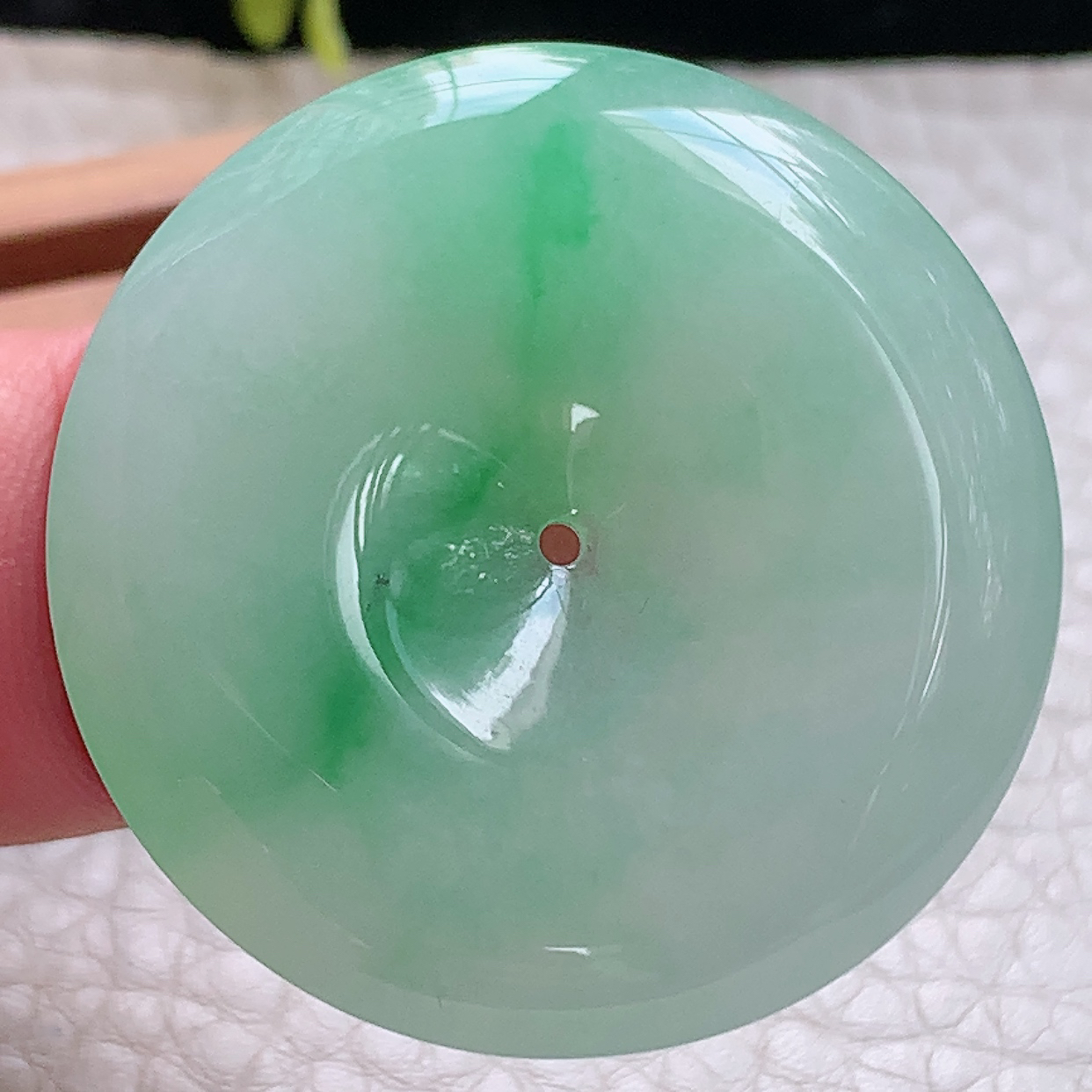 zz3实拍35*6.2缅甸翡翠飘金丝绿平安扣吊坠冰透甜绿淡绿玉扣