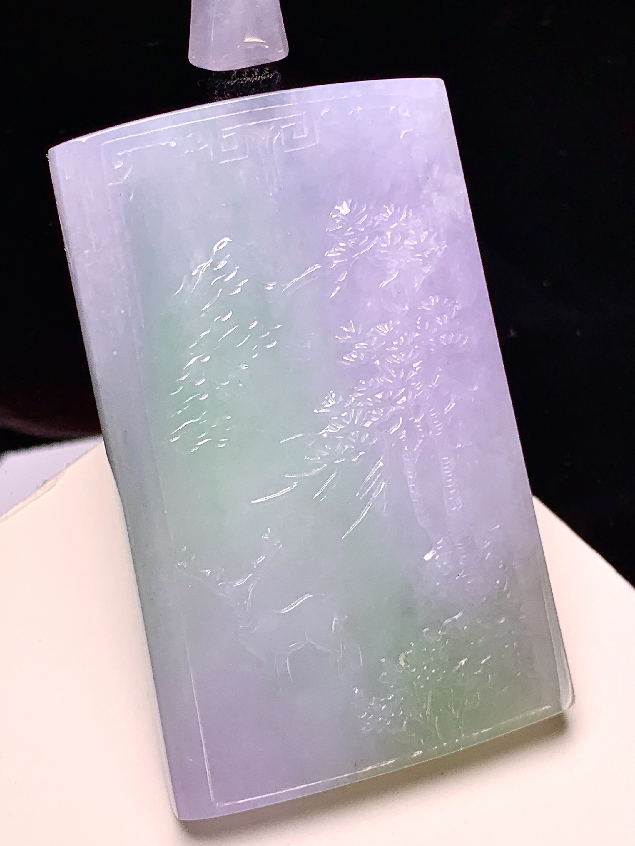 淡春彩山水牌子吊坠 玉质细腻 色泽艳丽清新 整体尺寸61.5*38.6*5.3 L1