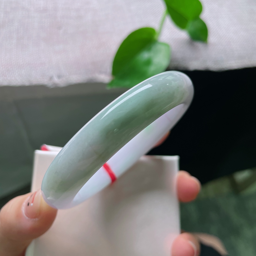 56.8/12.7/8，正圈，水润细腻，种老，这世间最好的运气，不过是紫气东来，绿意常青。有纹，ss54844a