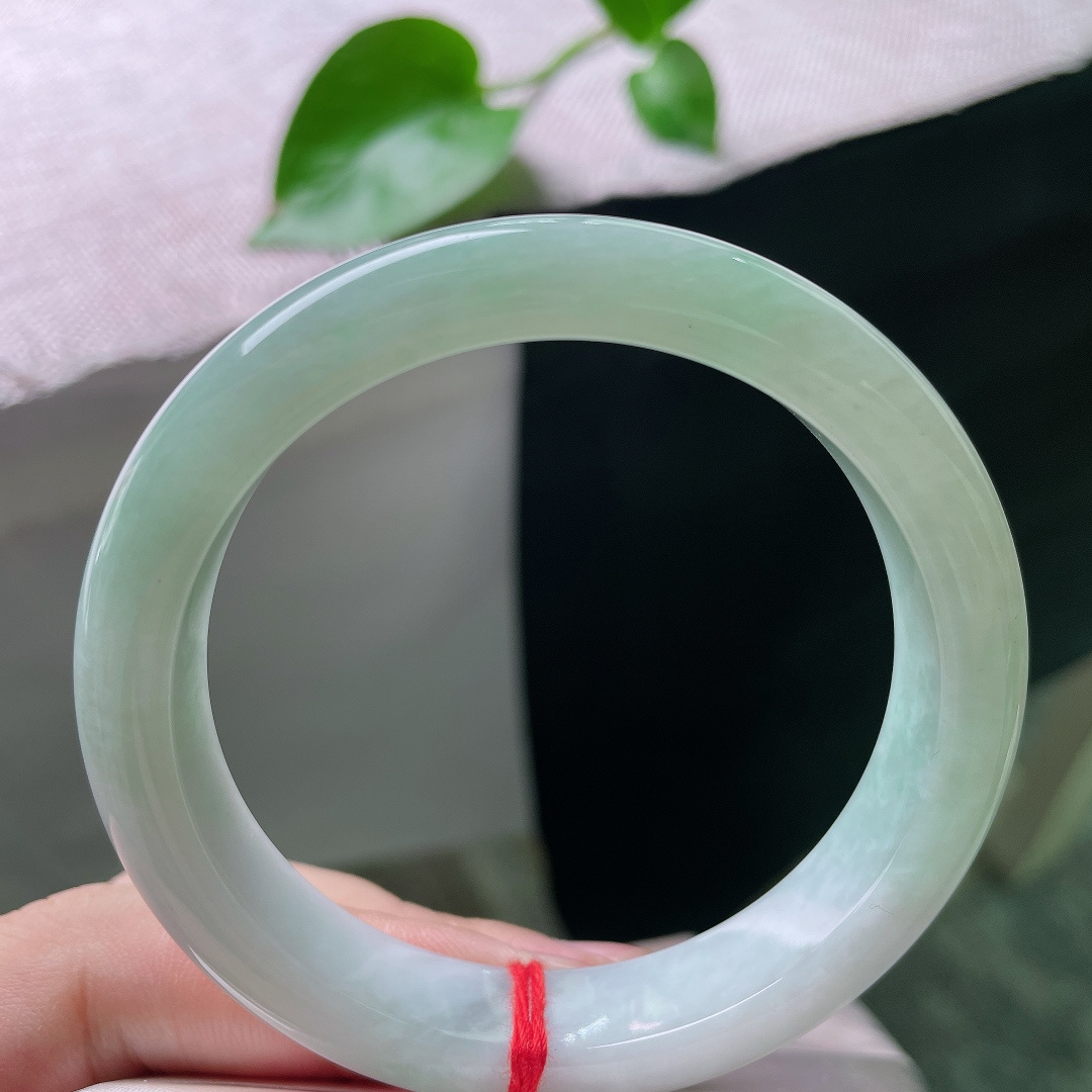 56.8/12.4/8.4，浅绿底正圈，水头好，种老，清丽脱俗，显白，有纹，ss54788a