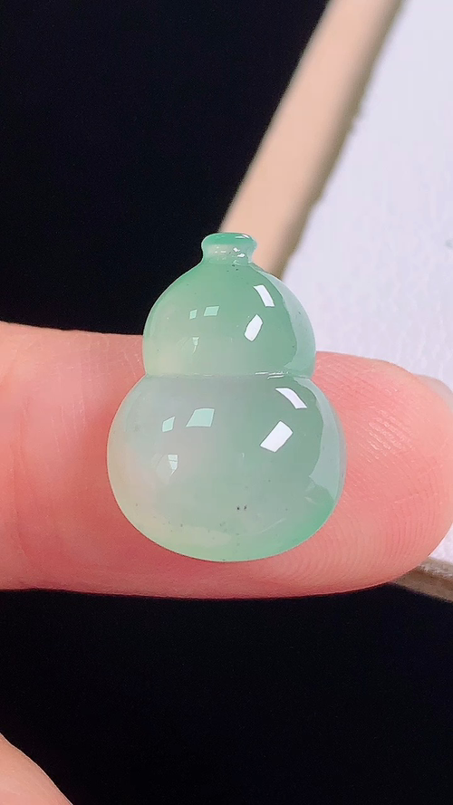️冰飘绿葫芦，无裂，尺寸:16.2-11.7-5.5mm 15