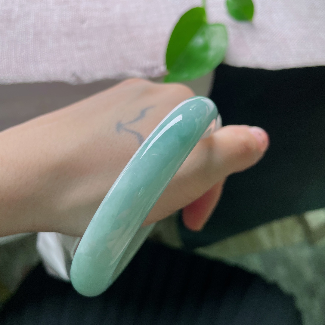 62.8/12/8，蓝底正圈，大圈口，水润，清爽自然，落落大方，有棉线，ss54996a