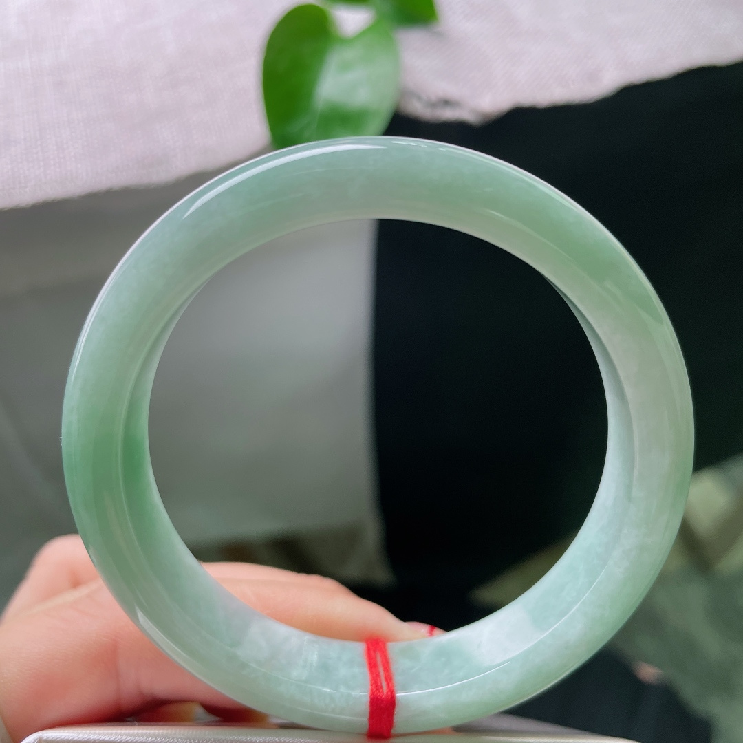 55.9/12.3/7.6，浅绿底正圈，颜色清爽，佩戴甜美可人，显白减龄，皮纹，ss54815a