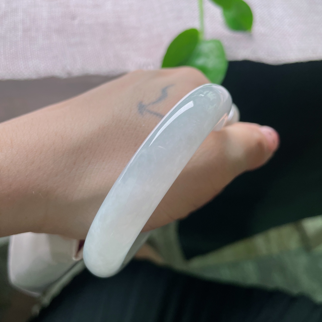56.4/11.9/7.7，白月光正圈，纤尘不染，清冷高贵，万般皆温柔，无裂，ss54877a