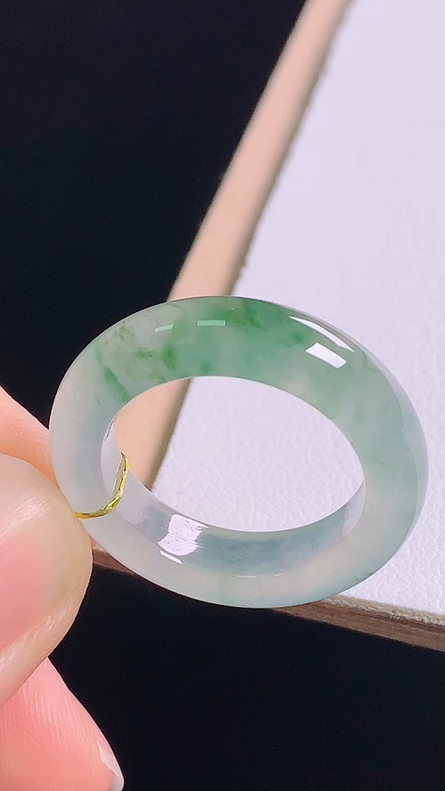 冰飘花指环，无裂，尺寸:圈口14/17.3-5.3-4.0mm 15