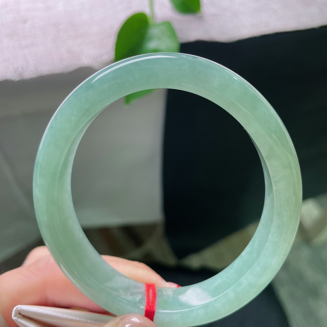 绿底贵妃，水润细腻，大圈口，秀丽倾心，温婉贤淑，无裂，ss54773a