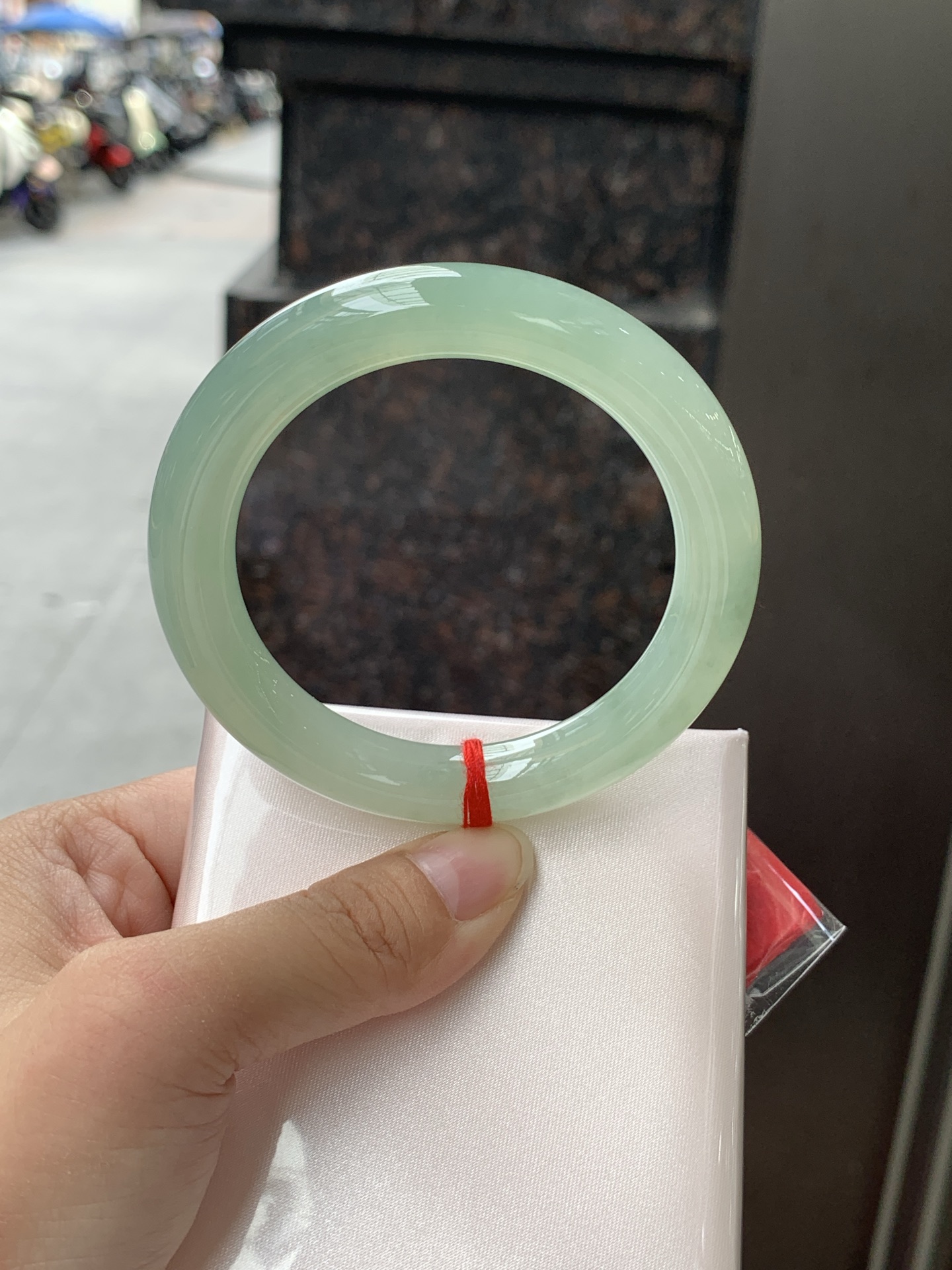 葡萄肉圆条 0619-WL-423 打灯裂，不扣，底妆冰润细腻，满圈葡萄肉甜美清新，鲜嫩多汁，水头好到快要溢出来