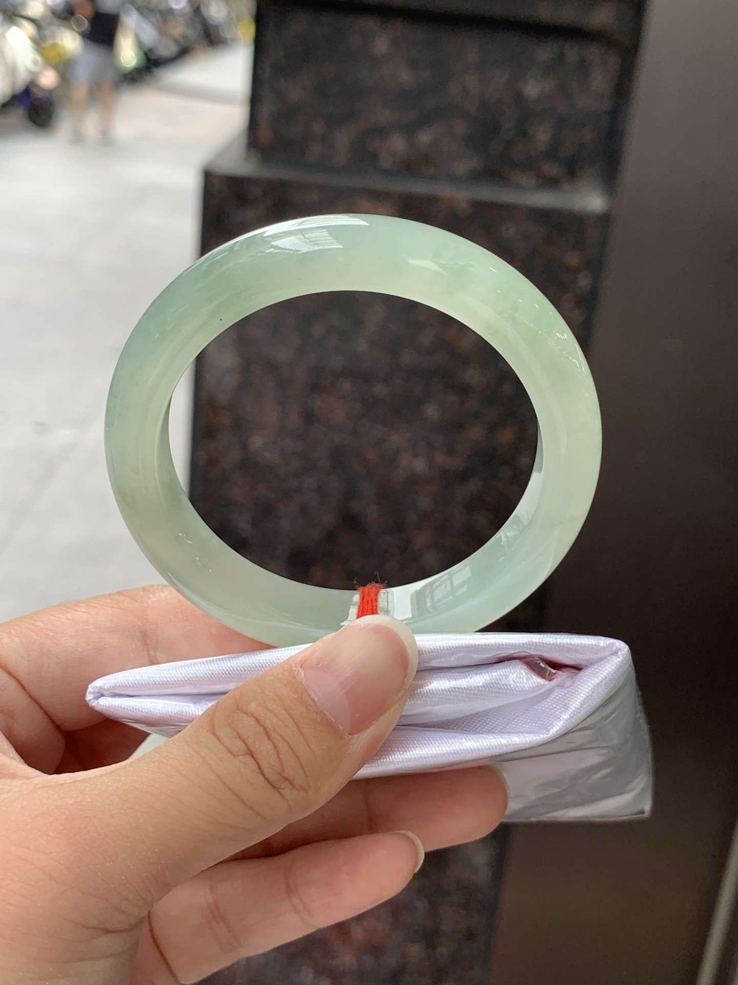葡萄肉正圈 52.9-10.3-8.3 0619-WL-223，底妆冰润细腻，满圈葡萄肉甜美清新，鲜嫩多汁，水头好到快要溢出来